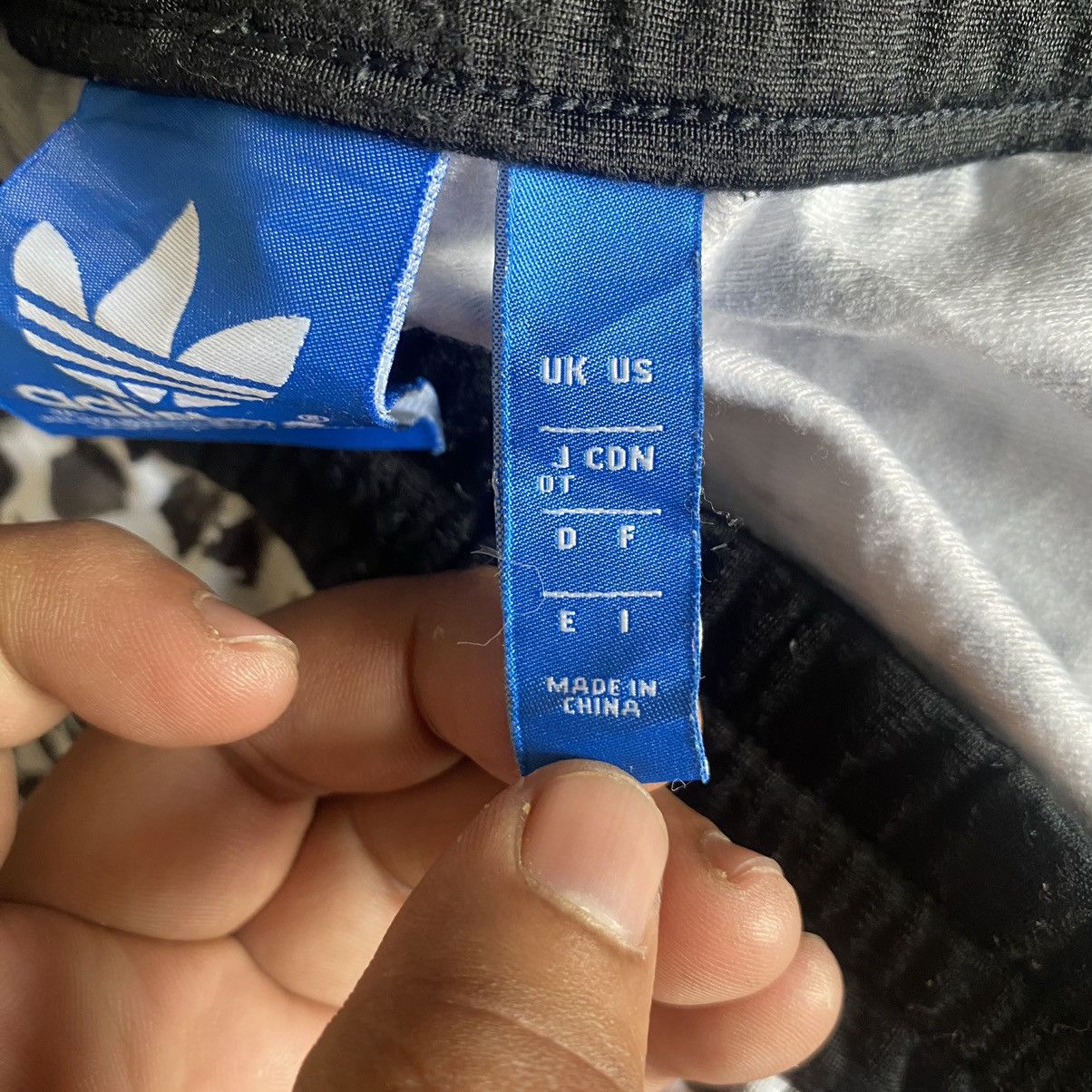 Vintage Adidas Culottes Ink Dot Trefoil Shorts Size US 29 - 9 Thumbnail