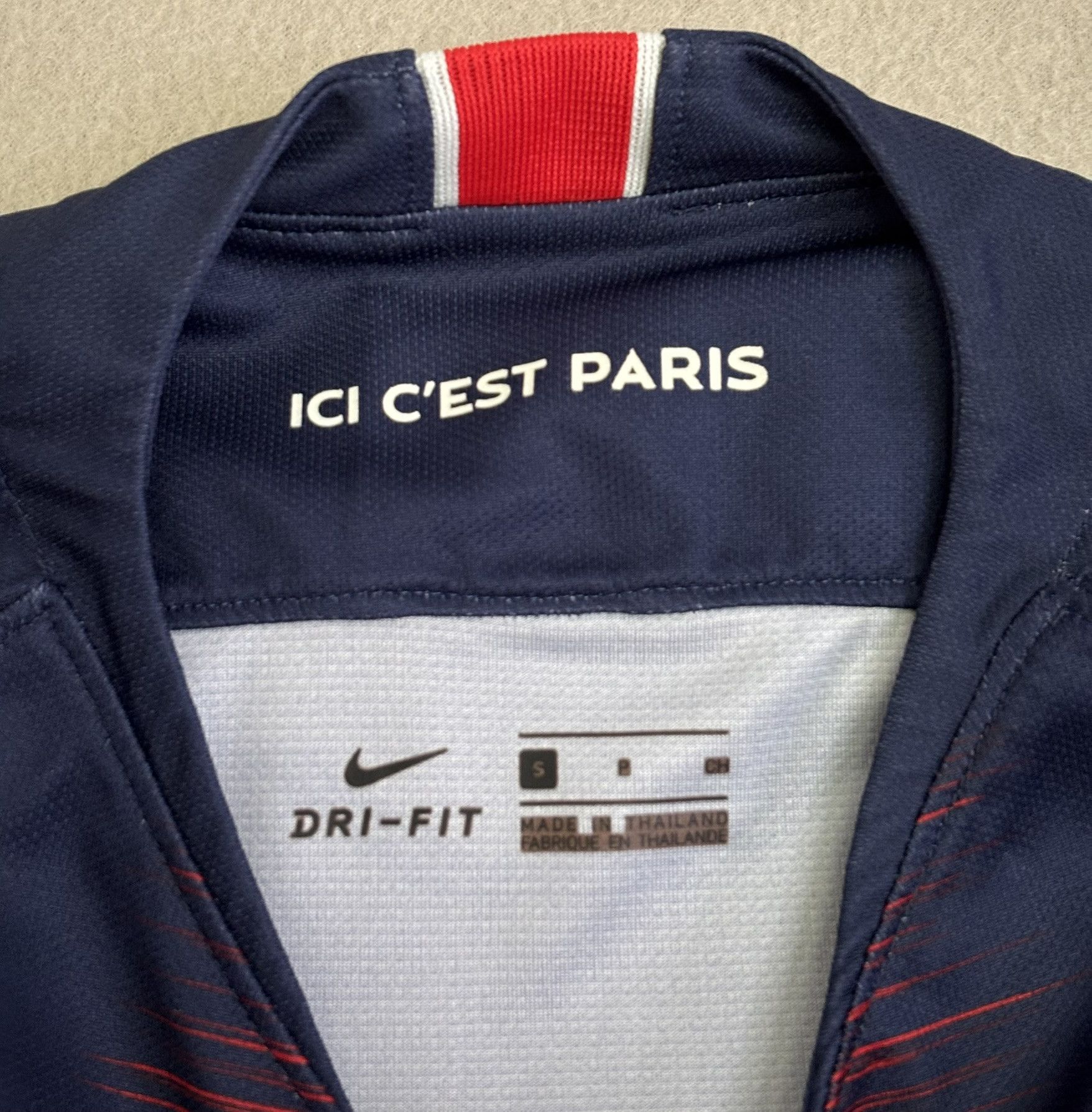 Nike Paris Saint Germain 2018/2019 Mbappe 29 Nike Football Jersey Size US S / EU 44-46 / 1 - 18 Thumbnail
