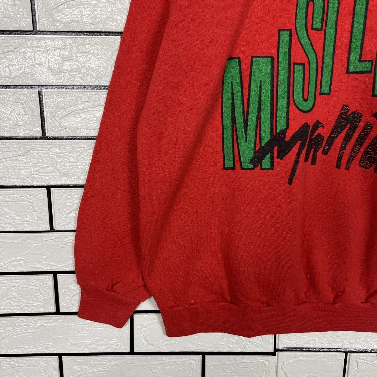 Vintage 80s MISTLETOE MANIAC Big Logo Crewneck Sweatshirt #4003-C182 Size US L / EU 52-54 / 3 - 7 Thumbnail