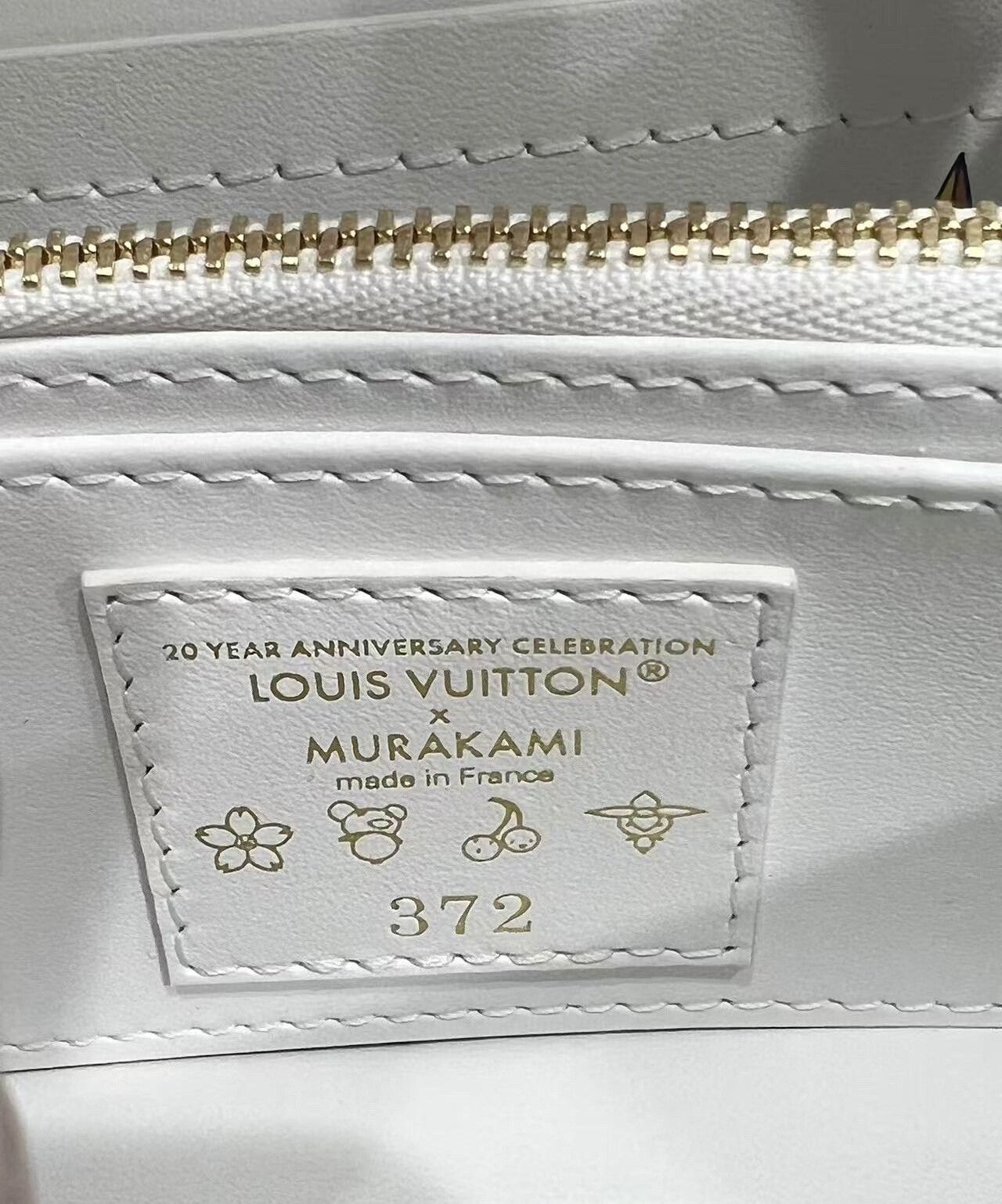 Louis Vuitton × Takashi Murakami Louis Vuitton x Takashi Murakami Capucines White Leather Bag Size ONE SIZE - 9 Thumbnail
