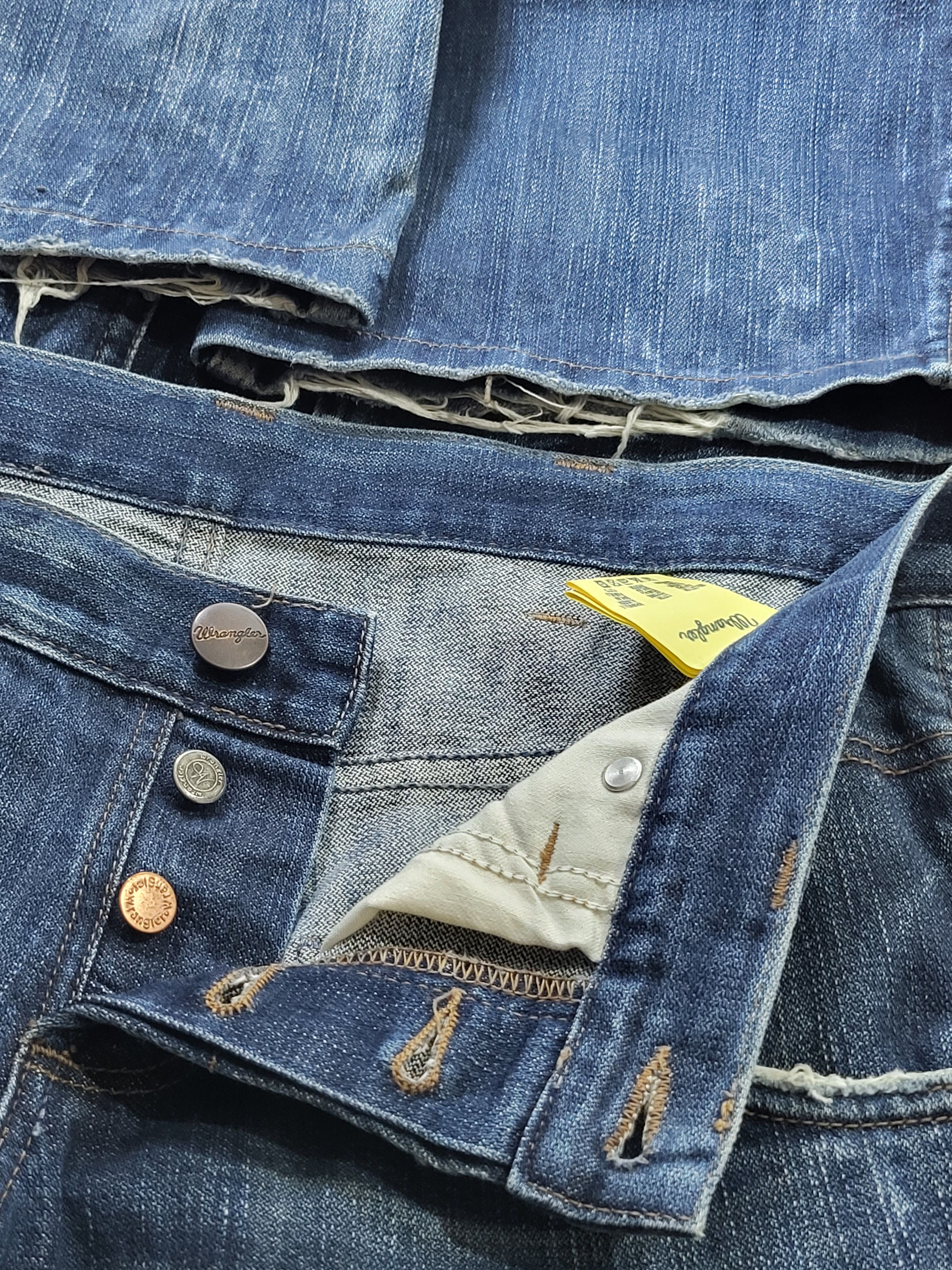 Wrangler Wrangler SHARKEY Vintage Blue Bootcut Jeans. Size US 29 - 6 Thumbnail