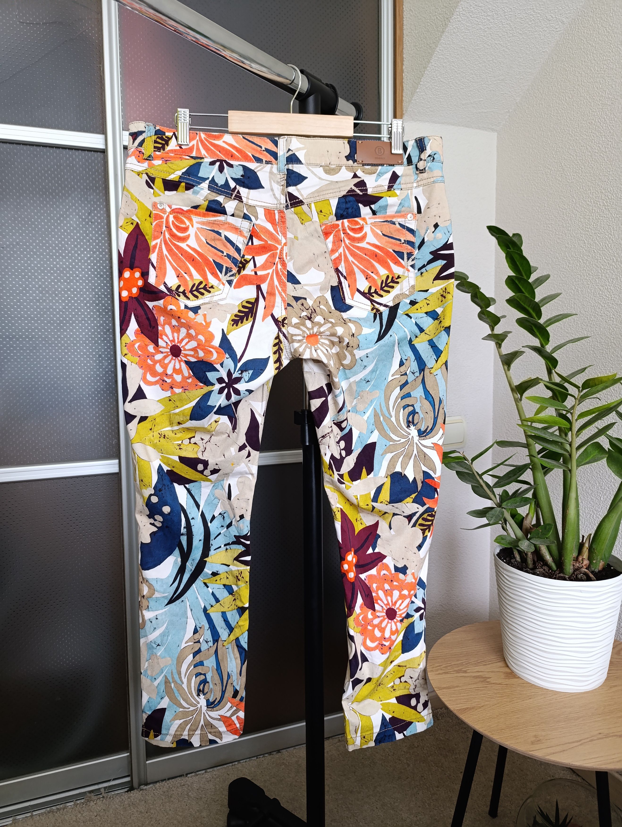 Bogner BOGNER WOMENS FLORAL SLIM FIT STRETCH DENIM PANTS Size 28" / US 6 / IT 42 - 1 Thumbnail