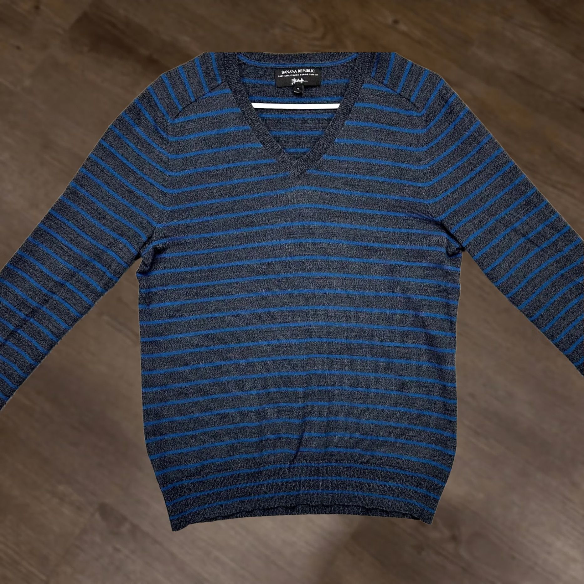 Banana Republic Banana Republic Baruffa Sweatshirt Men Medium Grey Pinstripe Wool V-Neck Pullover Logo Casual Outdoor Walking Shirt Adults Mens Regular Fit Size US M / EU 48-50 / 2 - 1 Thumbnail