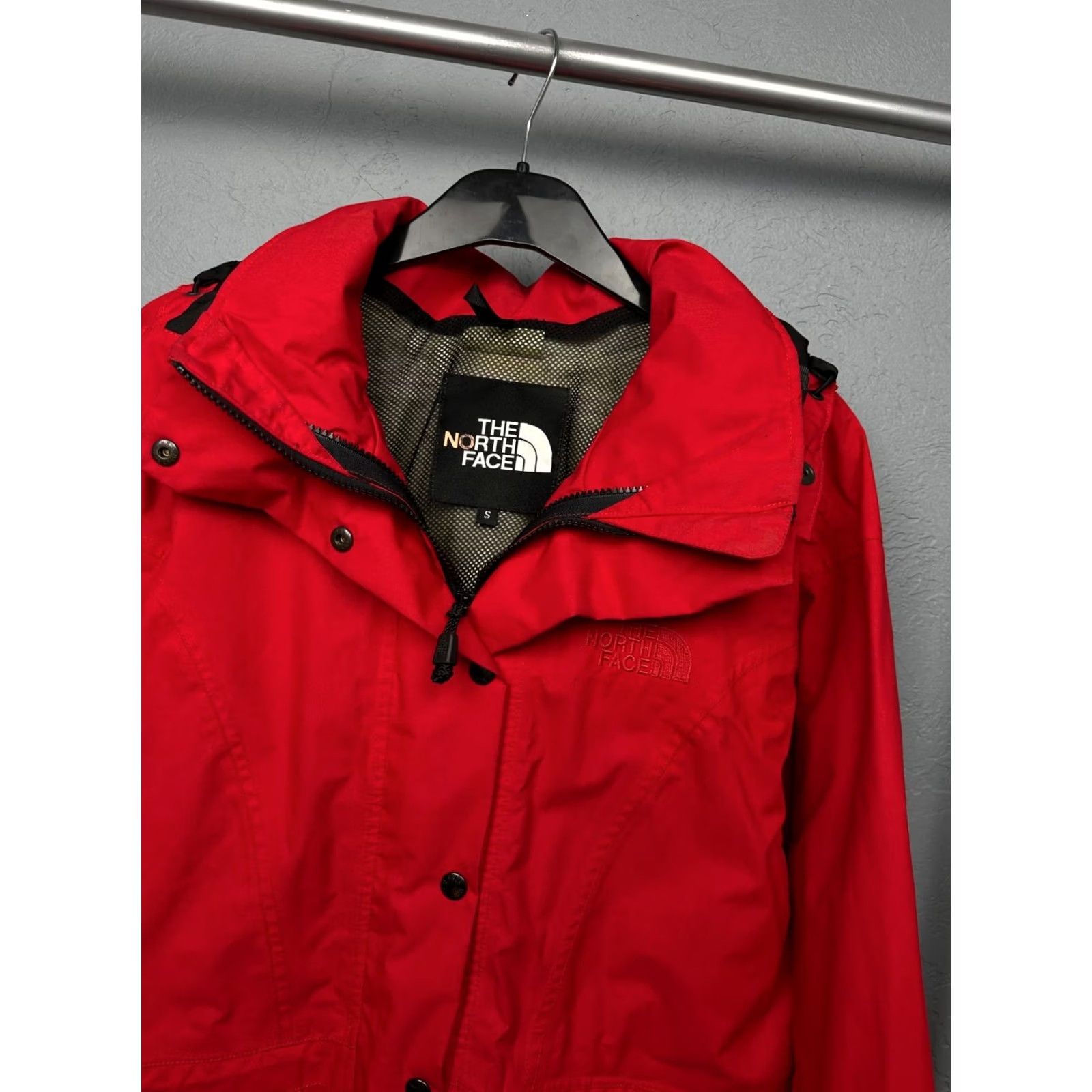 The North Face The North Face 90s Vintage Womens Nylon Gore Tex Jacket S Red Windbreaker Logo 90s Womens Jacket Size S / US 4 / IT 40 - 2 Thumbnail