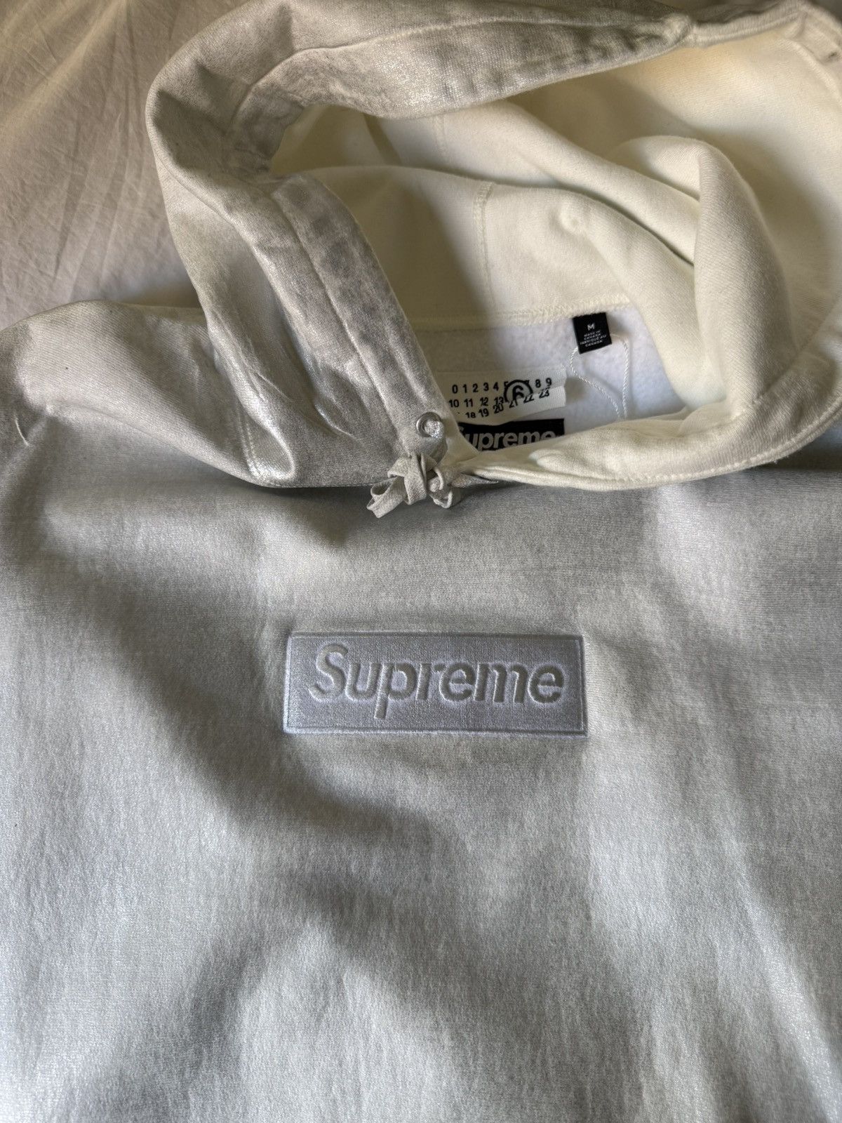 Maison Margiela × Supreme Supreme x MM6 Maison Margiela Foil Box Logo Hoodie White Size US M / EU 48-50 / 2 - 5 Thumbnail