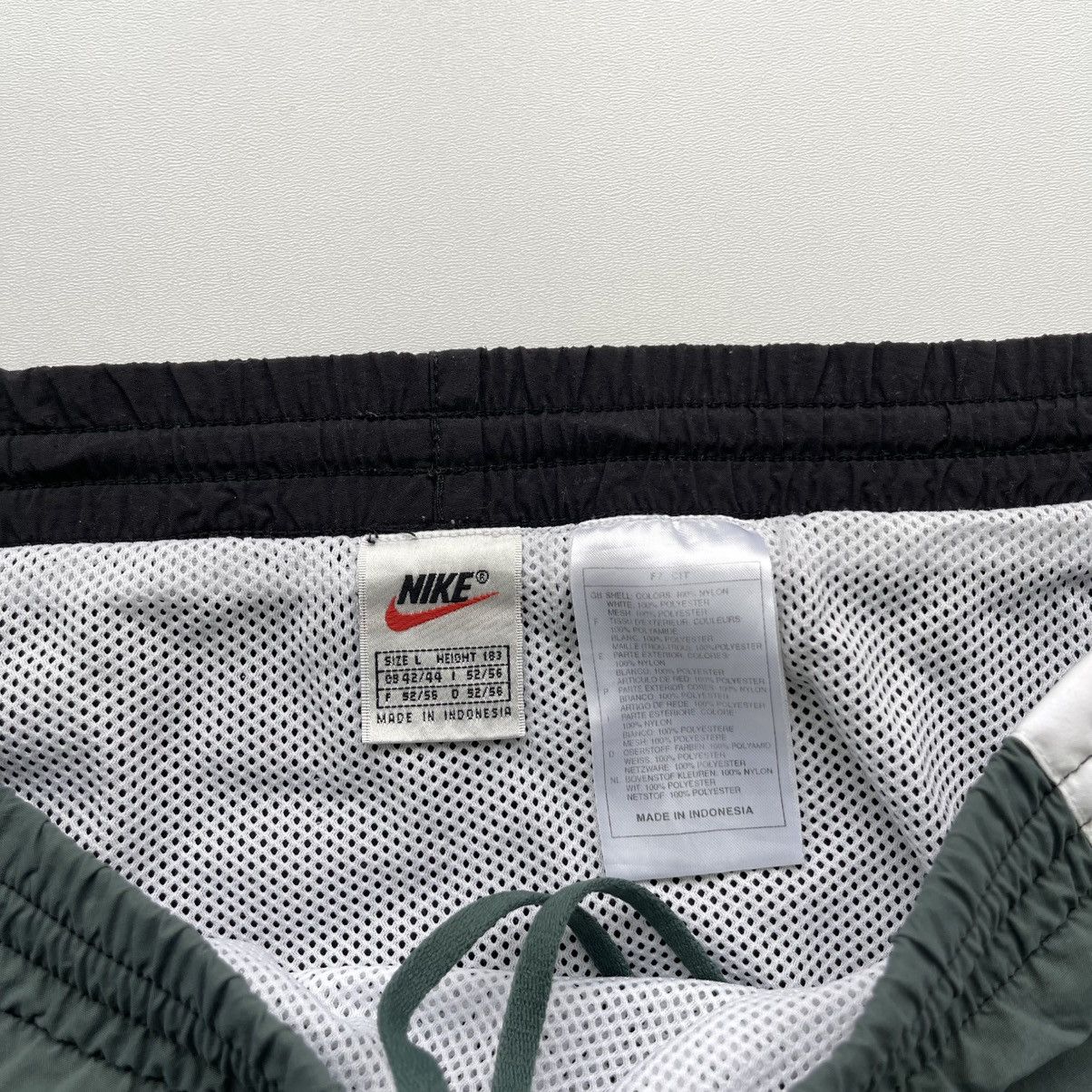 Nike × Vintage Nike Vintage Logo Shorts Green/Black/White Size US 34 / EU 50 - 7 Thumbnail