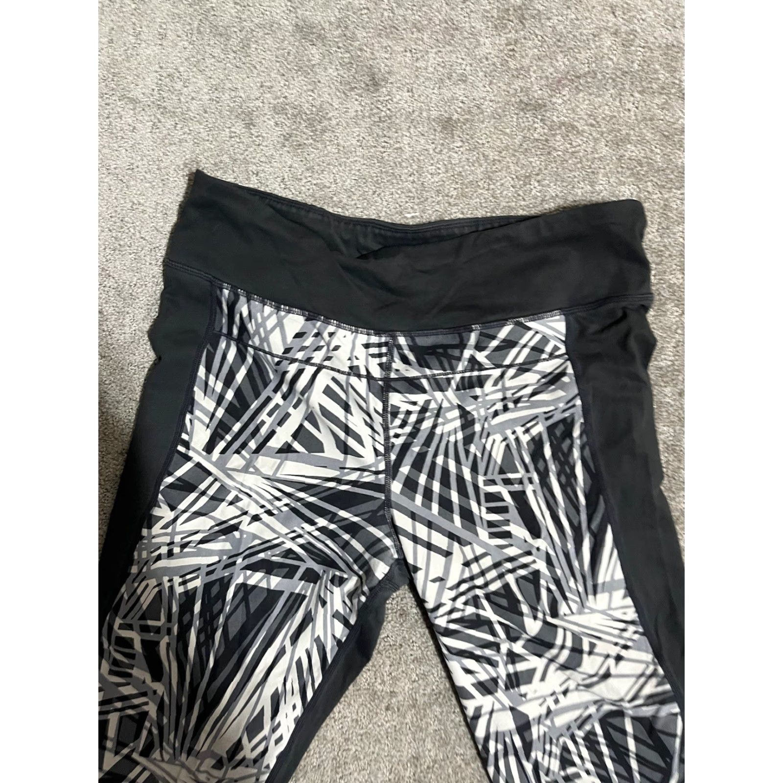 Calvin Klein Calvin Klein Womens Cropped Compression legging Black White Geometric Large Dist Size 36" / US 14 / IT 50 - 2 Thumbnail