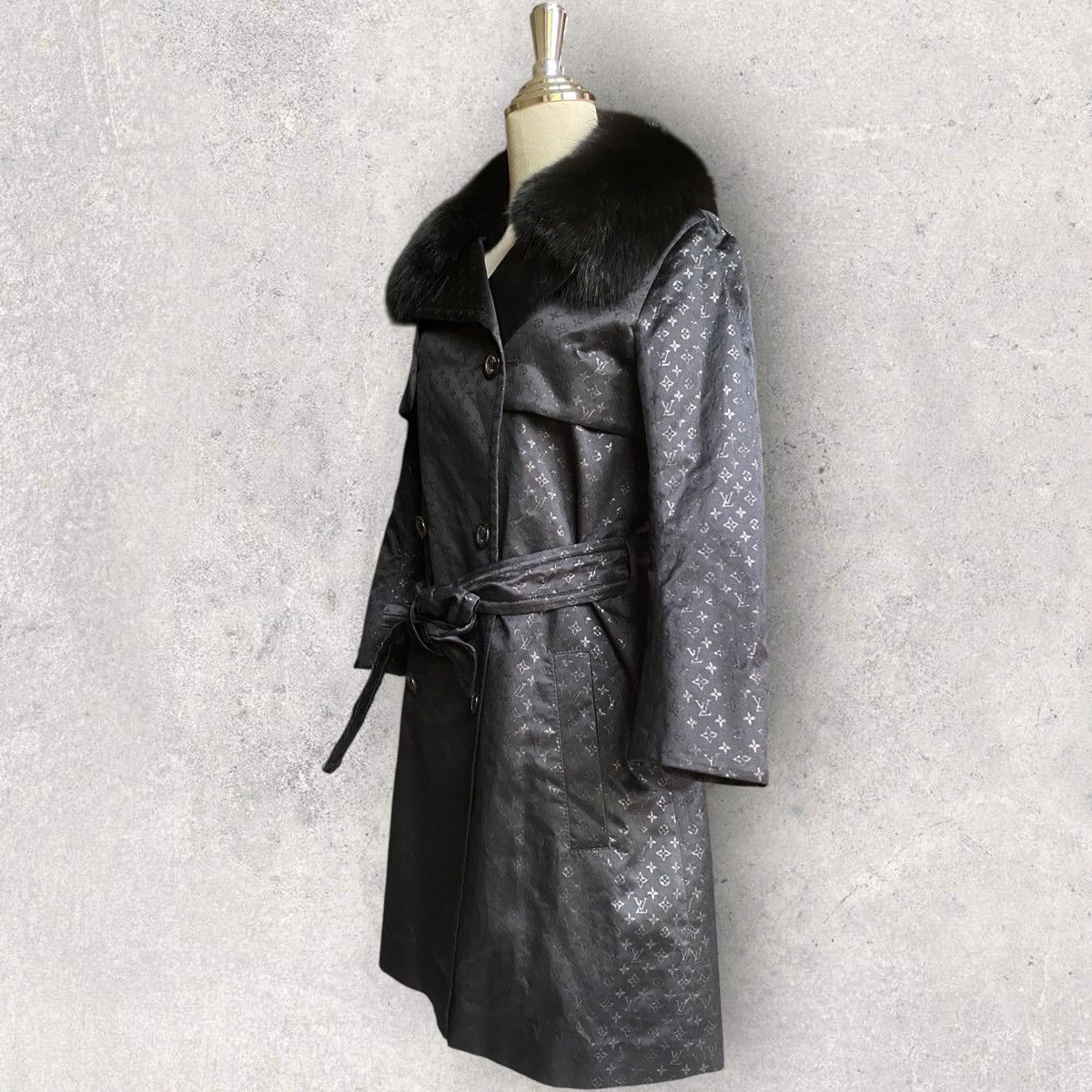 Louis Vuitton × Marc Jacobs SS12 Silk Monogram Coat With Detachable Fox Fur Collar Size S / US 4 / IT 40 - 4 Thumbnail