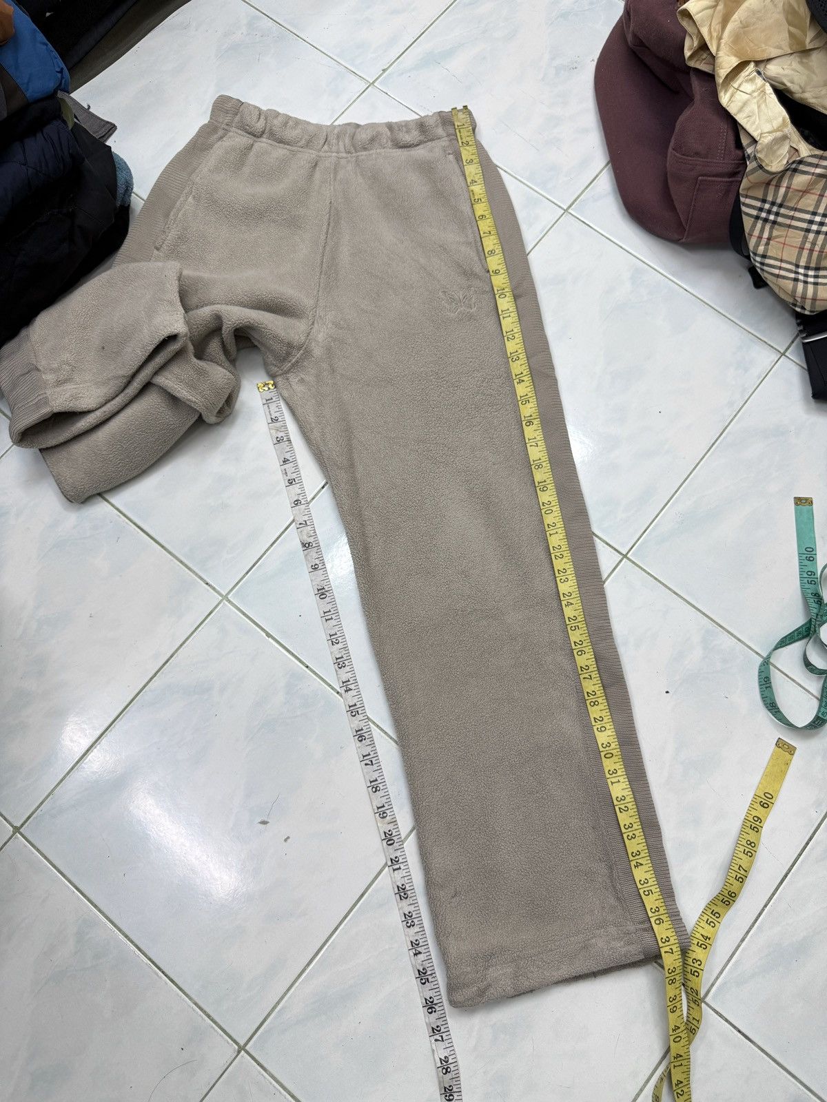 Needles 🔥🔥🔥ARCHIVE NEEDLES UNIQLO SWEATPANTS Size US 32 / EU 48 - 12 Thumbnail