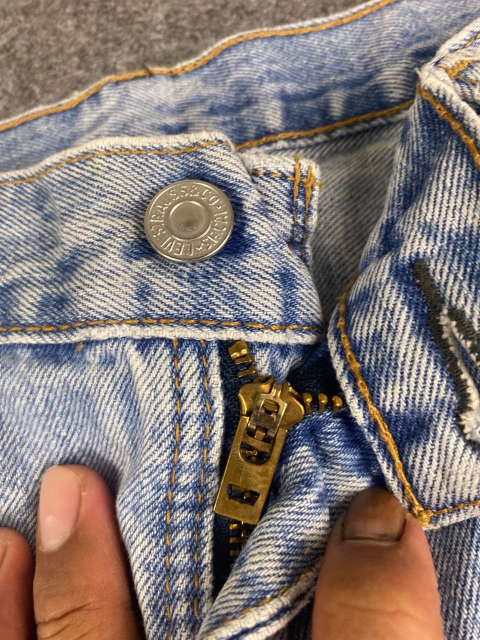 Levi's levis 550 lightwash denim nice design Size US 35 - 11 Thumbnail
