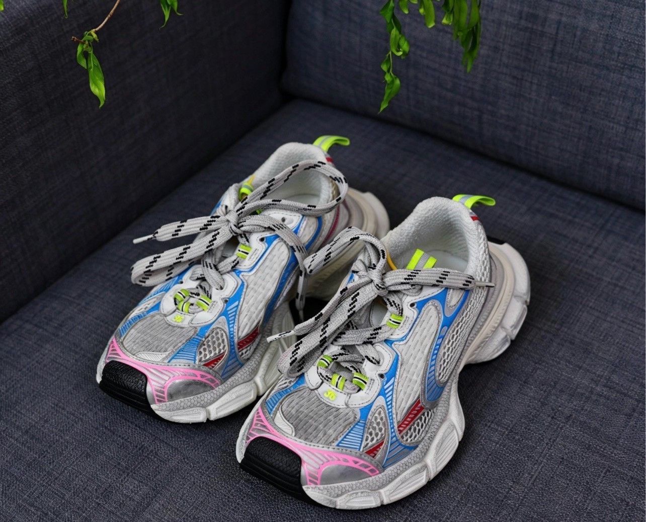 Balenciaga Balenciaga Blue Lowtop Sneakers us_6 Women Size US 6 / IT 36 - 1 Thumbnail