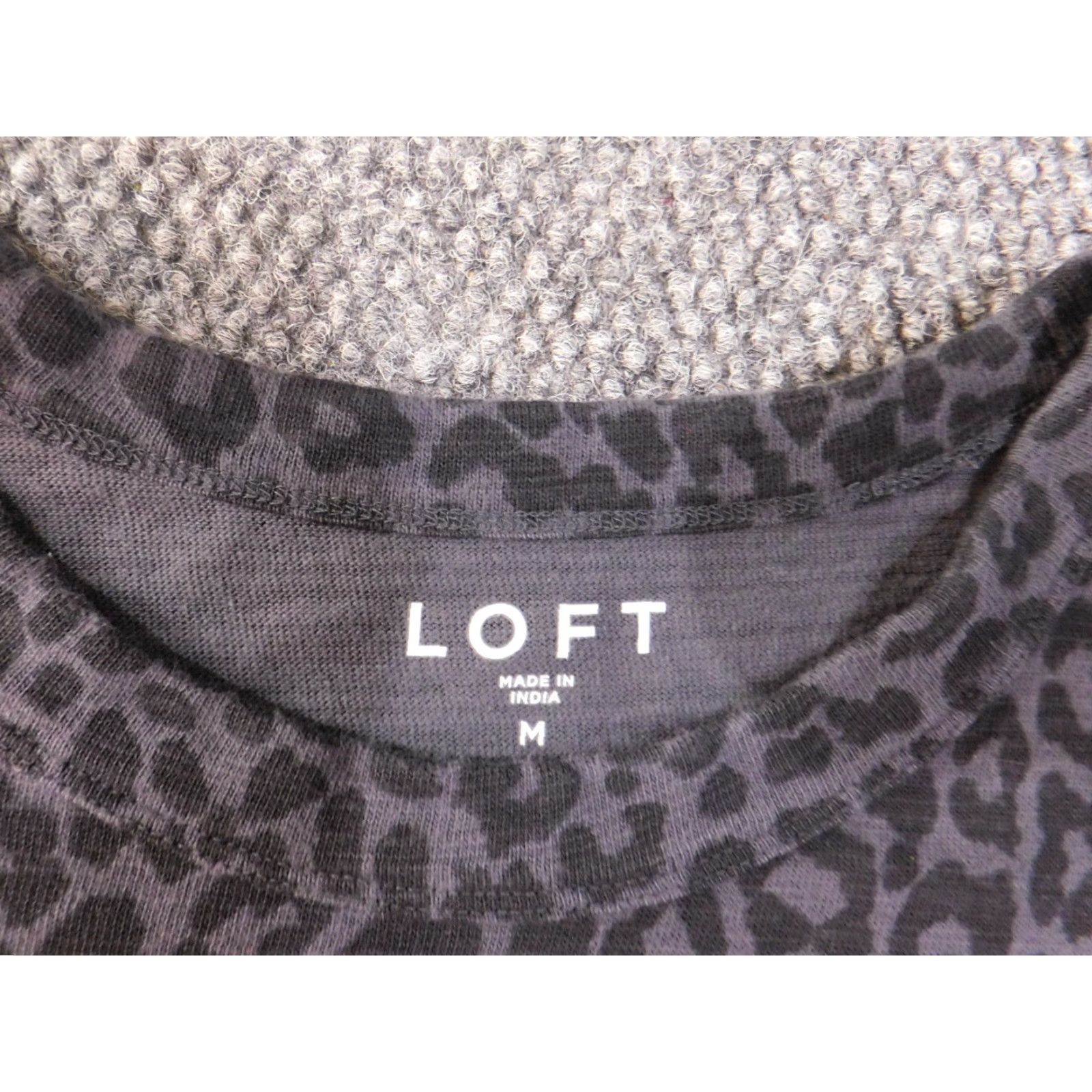 Ann Taylor Loft Animal Print Knit Pullover Blouse Womens Medium Gray Stretch Cotton Knit Round Neck Long Sleeve Casual Size M / US 6-8 / IT 42-44 - 4 Thumbnail