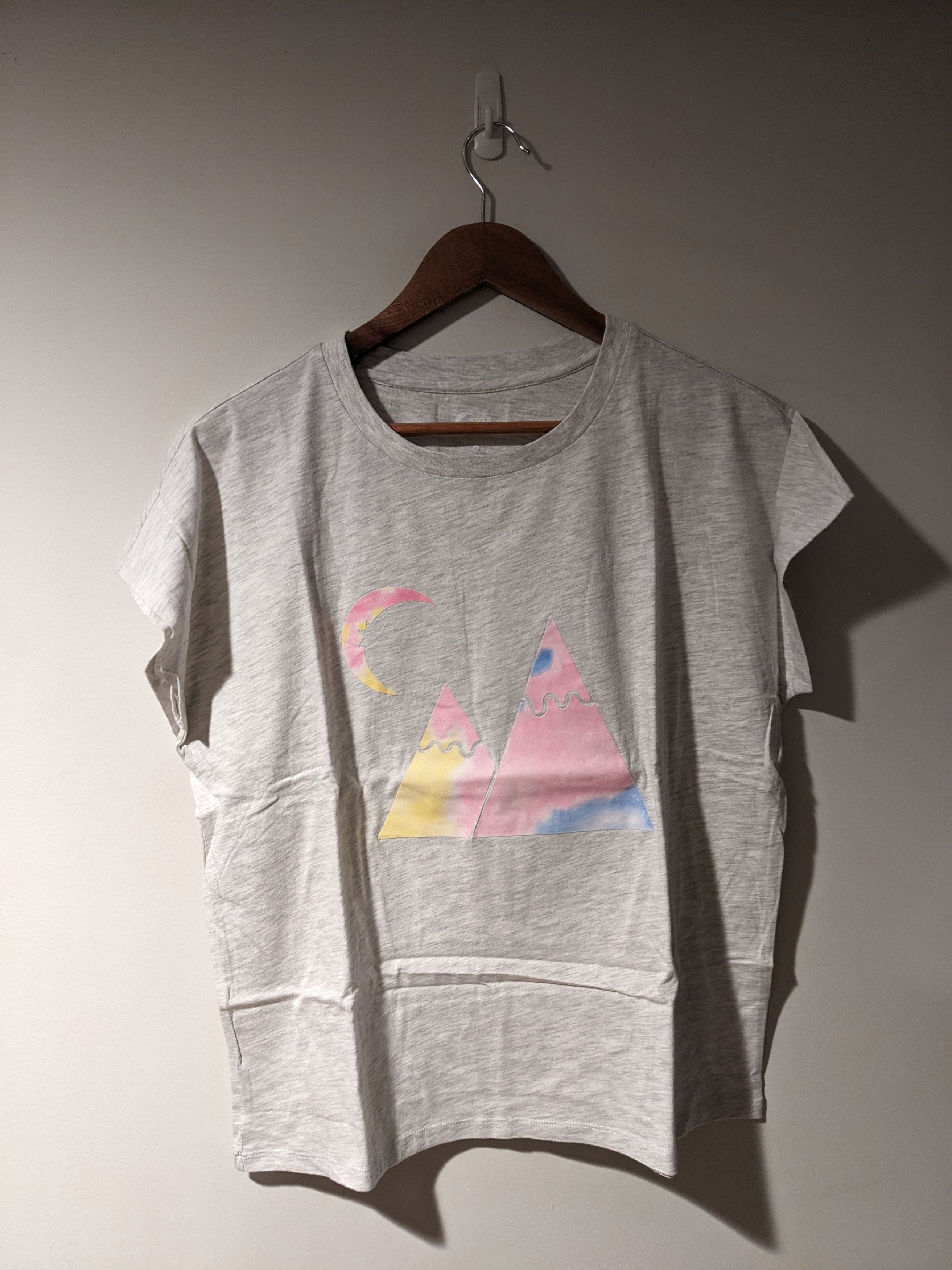 Designer × Gildan Zyia Active Wear Mountain Gray X-Large T-Shirt Size XL / US 12-14 / IT 48-50 - 1 Thumbnail