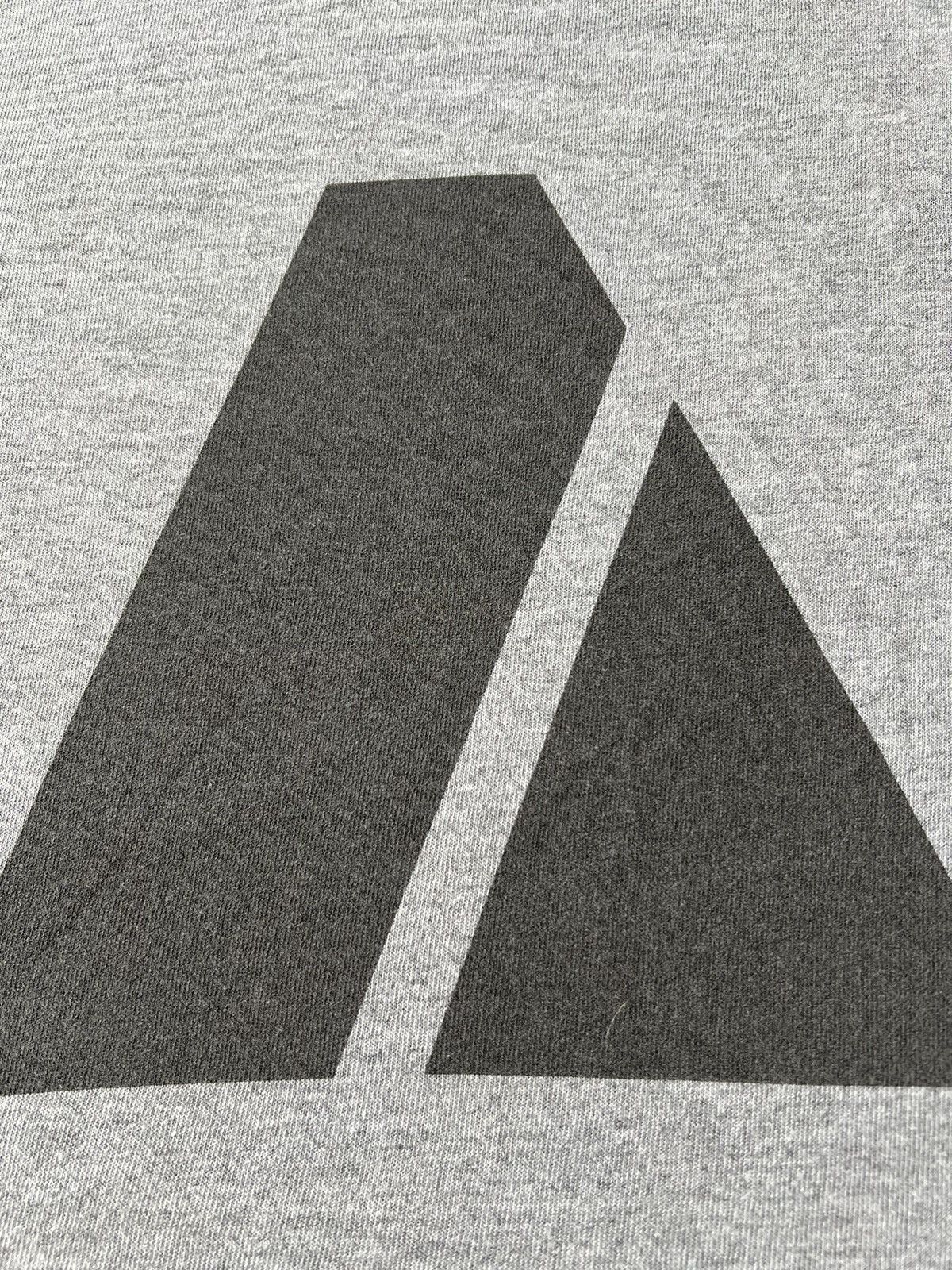 Vintage Vintage 2000s Army USA Training Reflective Print Gray Tshirt Size US S / EU 44-46 / 1 - 12 Thumbnail