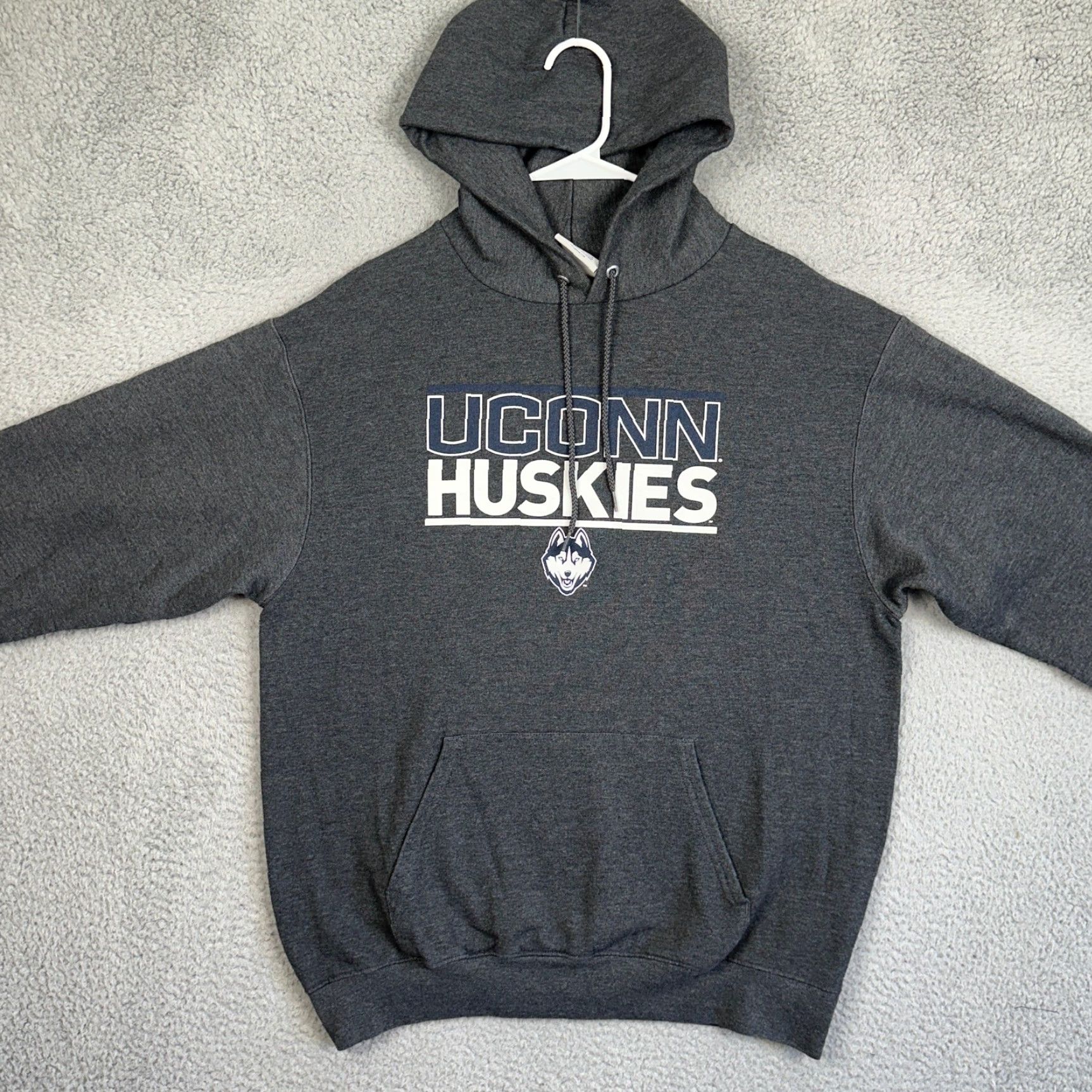 Champion UConn Huskies Champion Hoodie Mens L Gray Pullover Sweatshirt Graphic Print Hooded Kangaroo Pocket Size US L / EU 52-54 / 3 - 3 Thumbnail