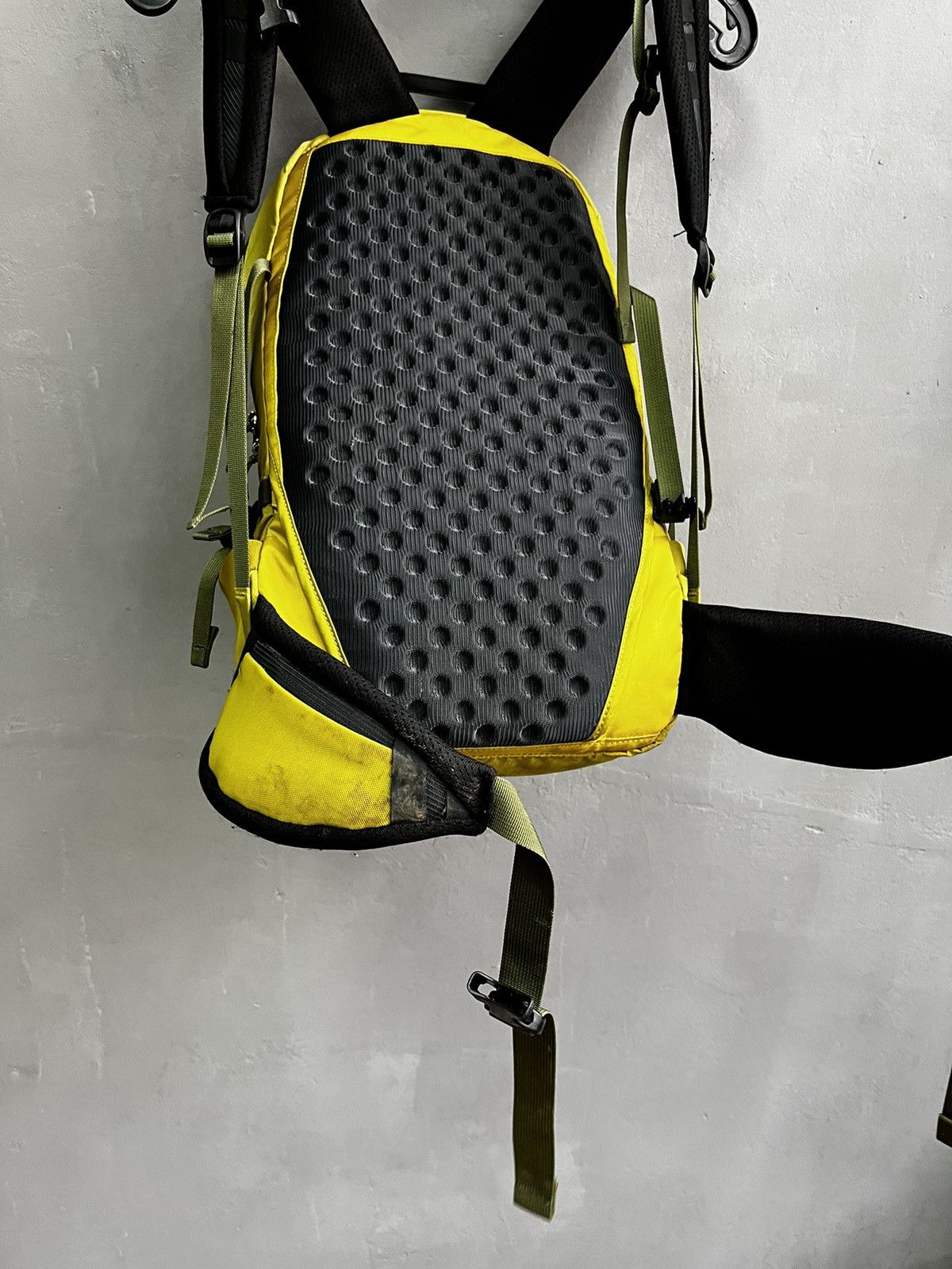 Arc'teryx Arc'teryx Axios 25 Nylon Backpack Bag Made in Philippines Size ONE SIZE - 9 Thumbnail