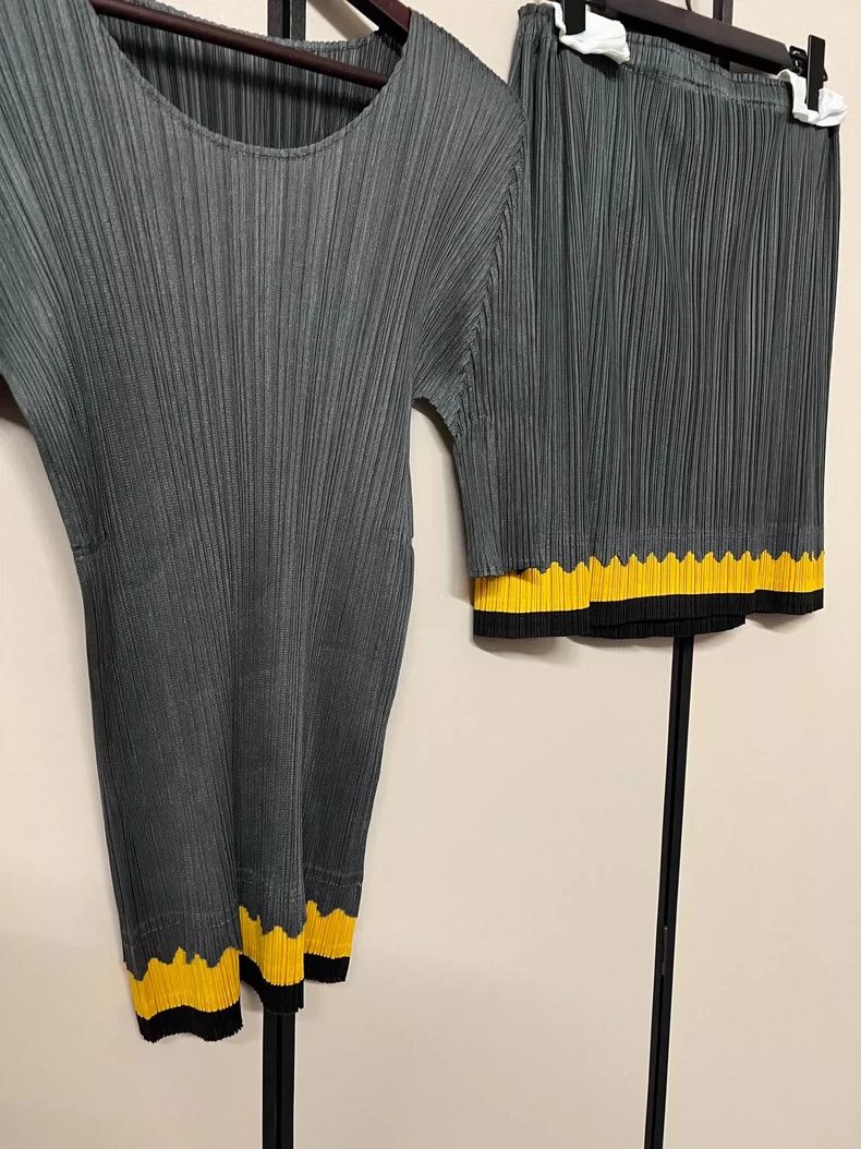 Other Issey Miyake size:5 Pencil grey skirt Size 42" / US 20 - 4 Thumbnail