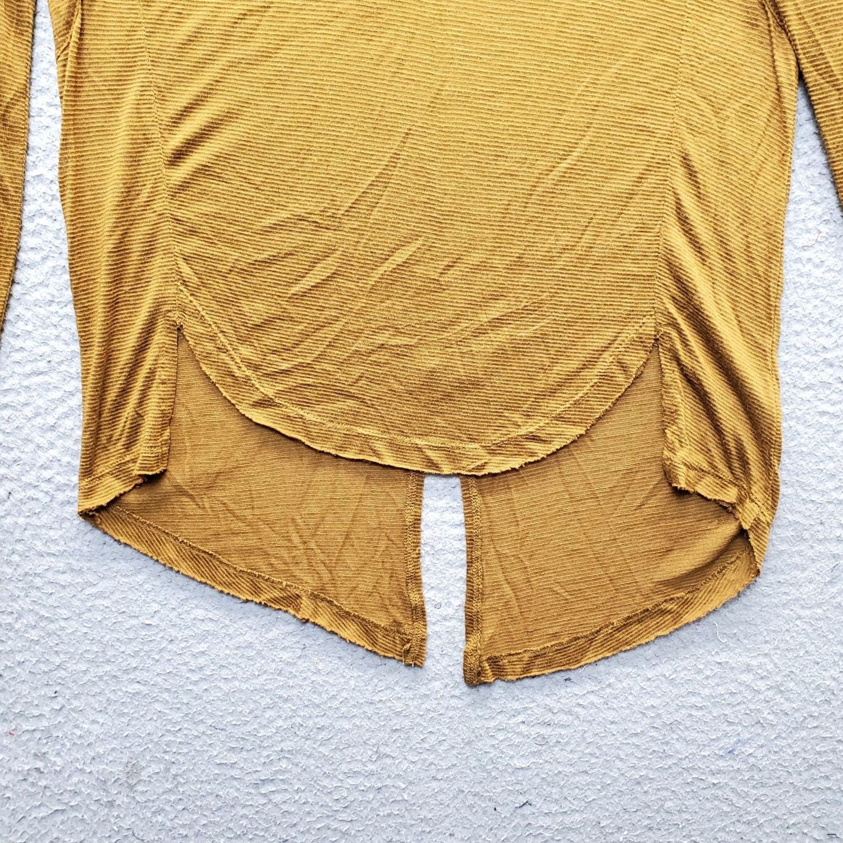 Free People Free People Thermal Top Womens XS Brown High Low Slit Deep V Neck Lace Back Shirt Womens XS Brown Slit Back 90s Outdoor Casual Mens? Size XS / US 0-2 / IT 36-38 - 3 Thumbnail