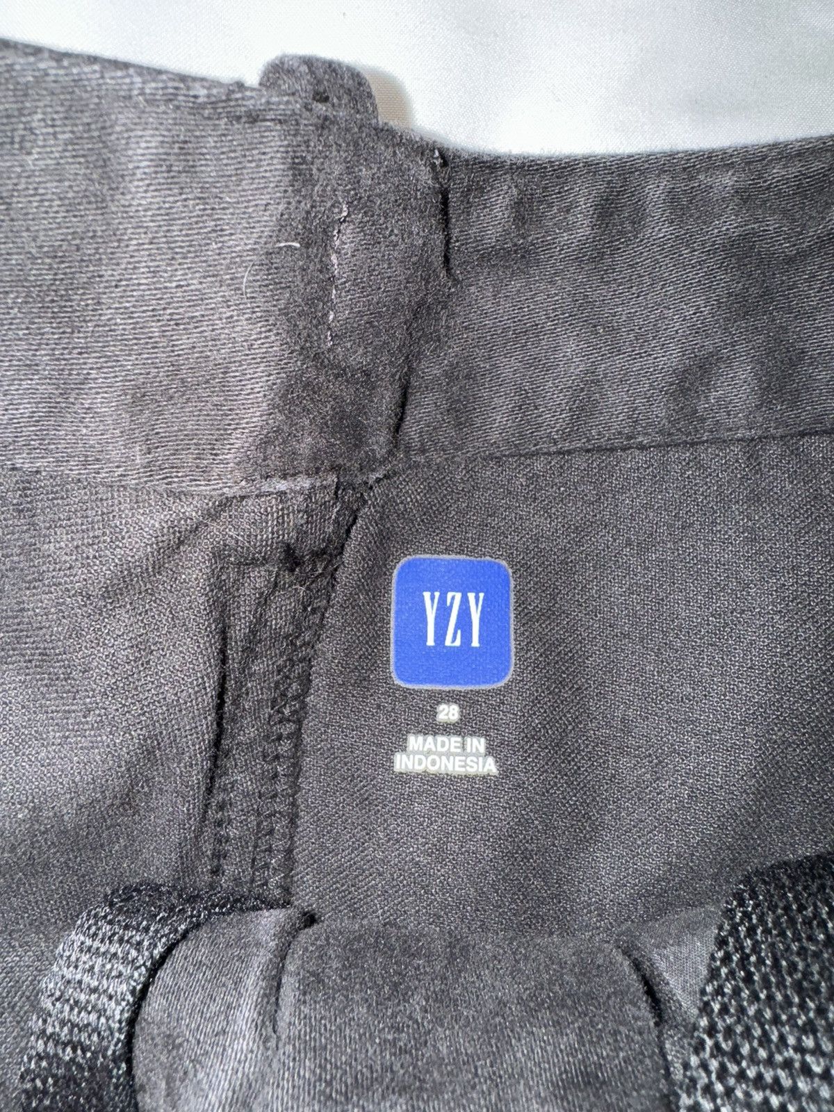 Balenciaga × Gap × Yeezy Yeezy Gap Engineered by Balenciaga Sateen Cargo Pant Black Size US 28 / EU 44 - 11 Thumbnail