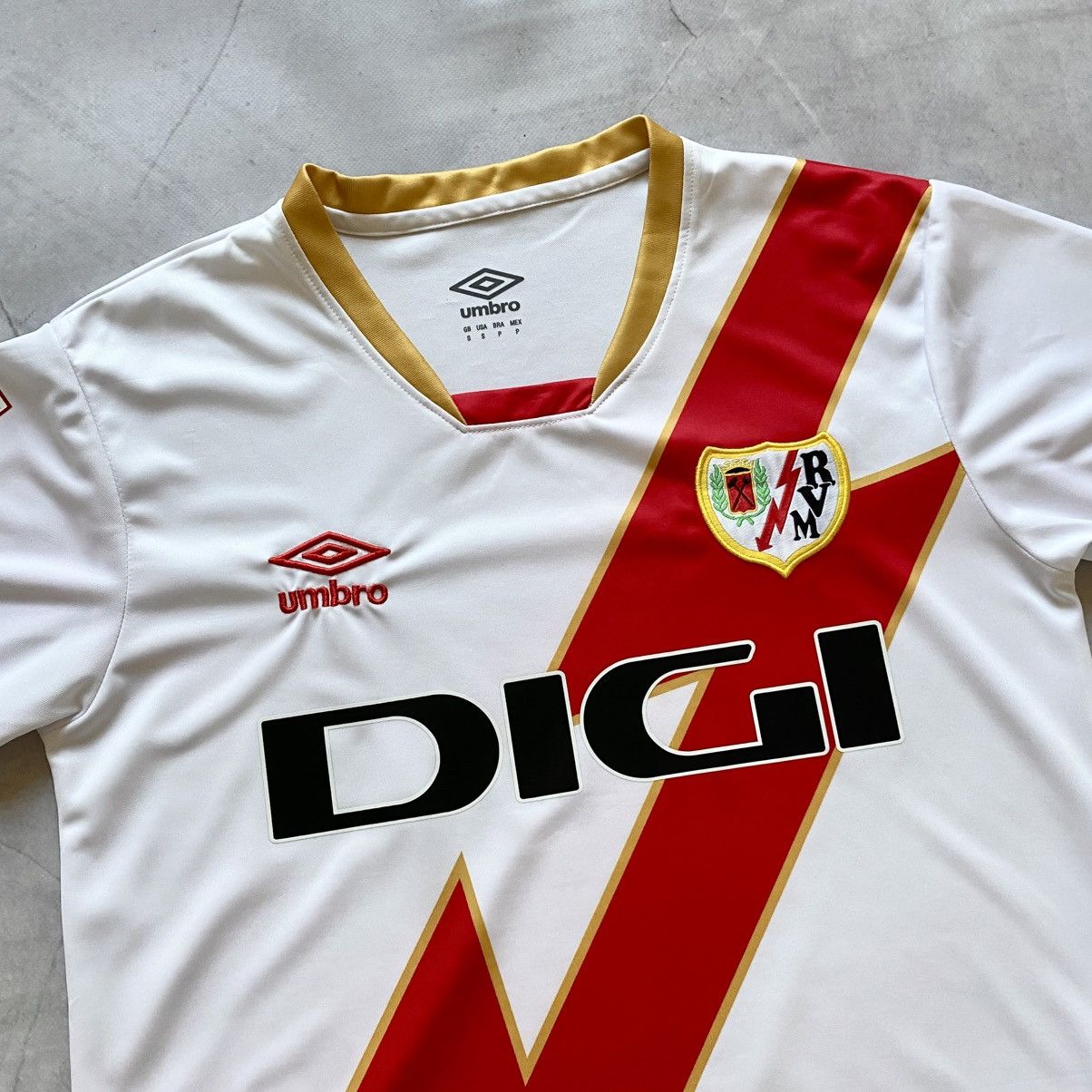 Umbro Rayo Vallecano 2023/24 Home LaLiga Shirt T-Shirt Jersey Size US S / EU 44-46 / 1 - 2 Thumbnail