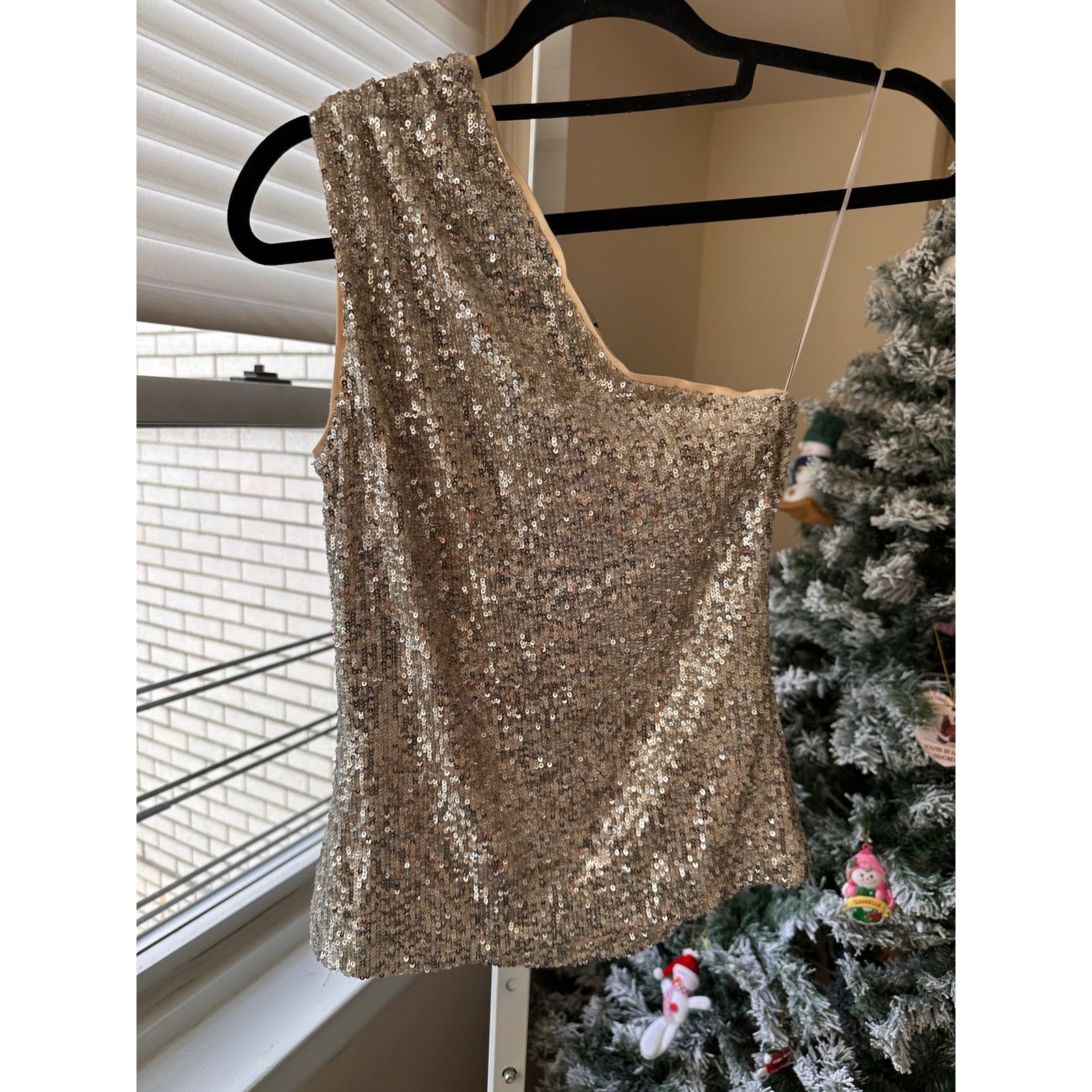 Generation Love NWT Generation Love Tina Sequin Top Argento size XS Size XS / US 0-2 / IT 36-38 - 2 Thumbnail