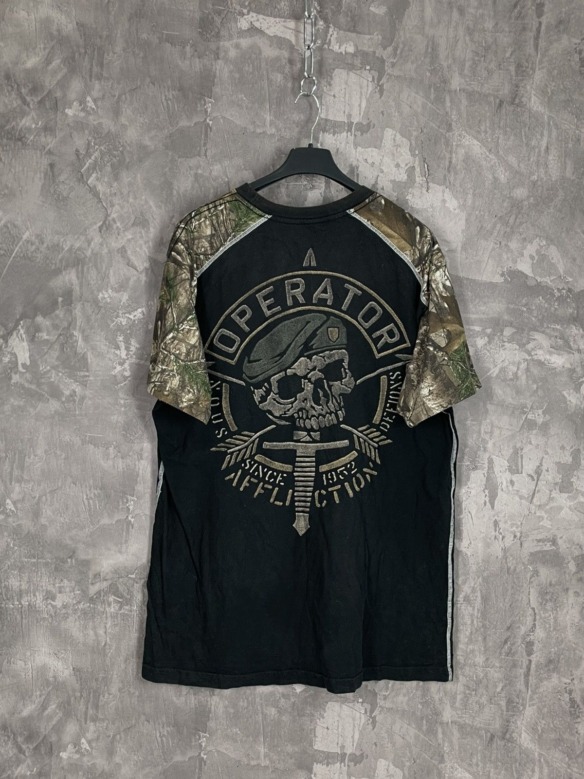 Vintage CRAZY Y2K Real Tree Camo Affliction T-Shirt Medium Size US XL / EU 56 / 4 - 1 Thumbnail