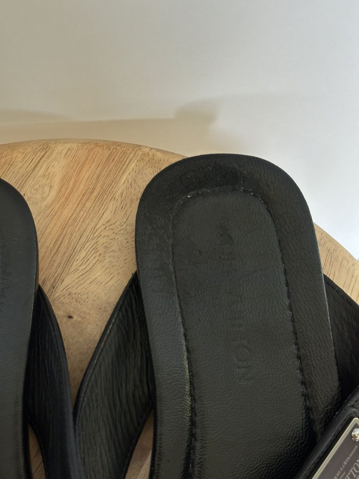 Designer × Louis Vuitton Louis Vuitton leather flip flops sandals metal logo Size US 7 / EU 40 - 8 Thumbnail