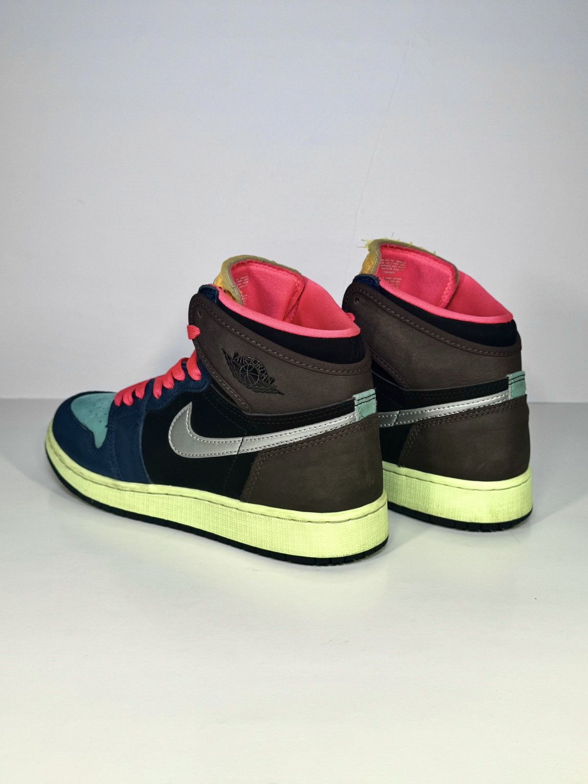 Jordan Brand × Nike Y6.5 Nike Air Jordan 1 Retro High OG Tokyo Bio Hack GS Size US 6 / EU 39 - 4 Thumbnail