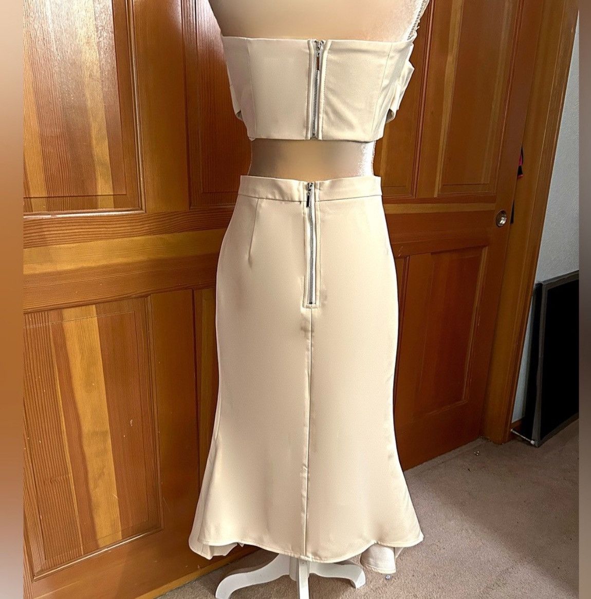 Designer NWT, Lavishly Paris Exquisite 2-Piece Skirt Suit. Size S / US 4 / IT 40 - 9 Thumbnail