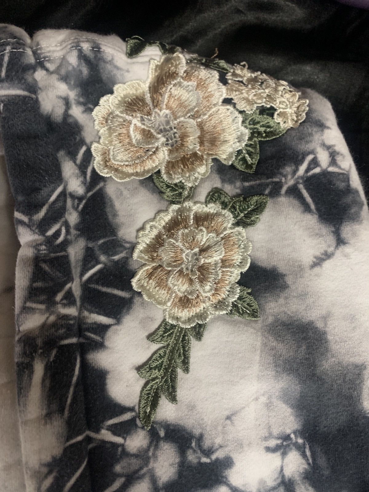 Civil Regime Civil regime embroidered flower tye-dye hoodie Size US XL / EU 56 / 4 - 2 Thumbnail