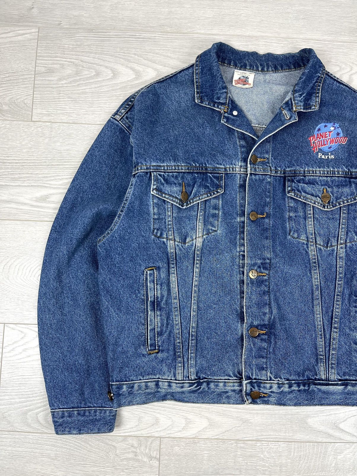 Vintage Planet Hollywood Paris Vintage 90s Denim Trucker Jacket Size US L / EU 52-54 / 3 - 4 Thumbnail