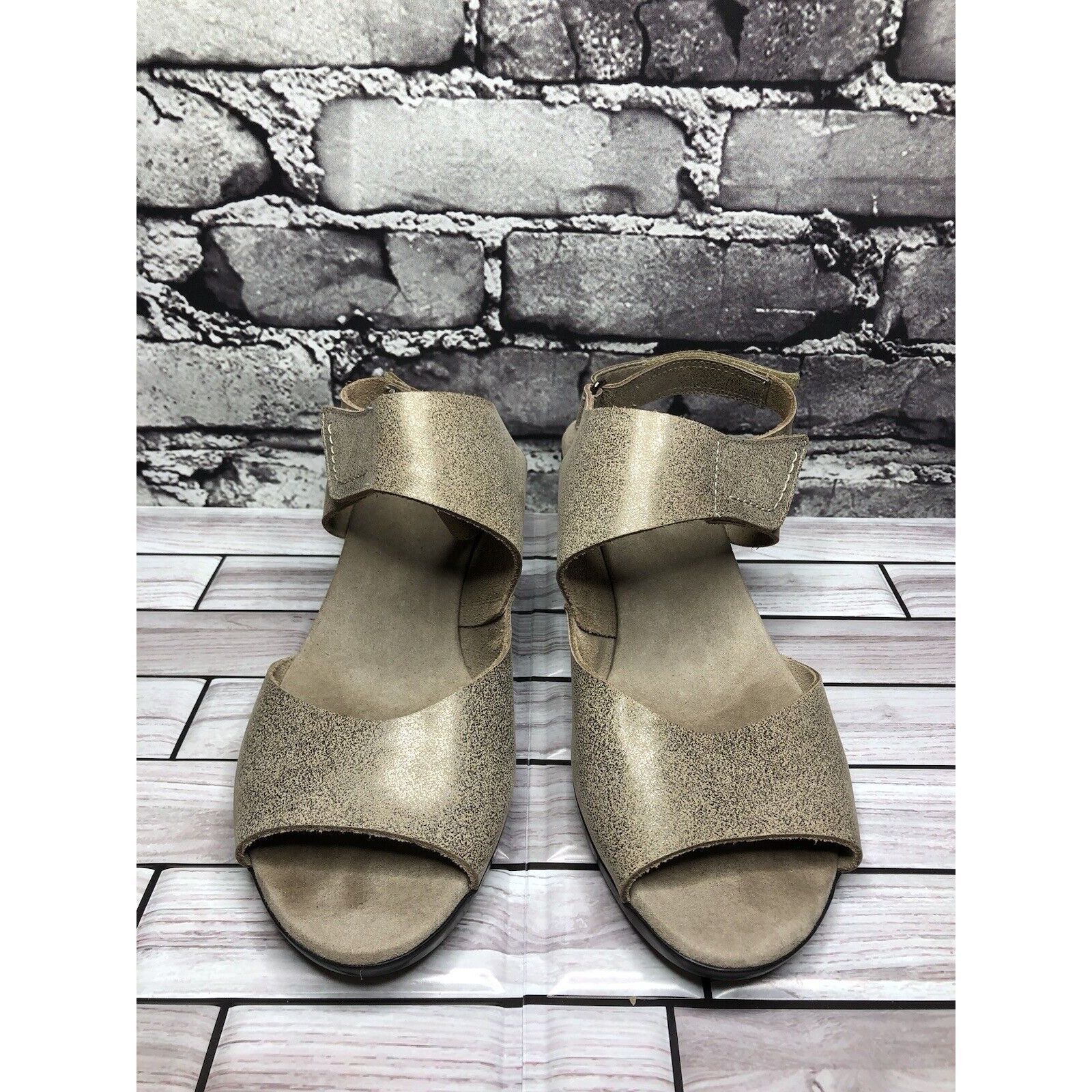 Other Munro American Taupe Shimmer Leather Strap Casual Heels Wom Size US 8.5 / IT 38.5 - 9 Thumbnail