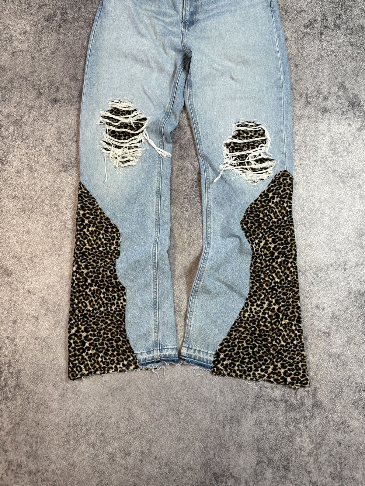 Uniqlo Y2K Uniqlo Leopard Jeans Pants Streetwear Custom Alt Rare 28 Size US 28 / EU 44 - 2 Thumbnail