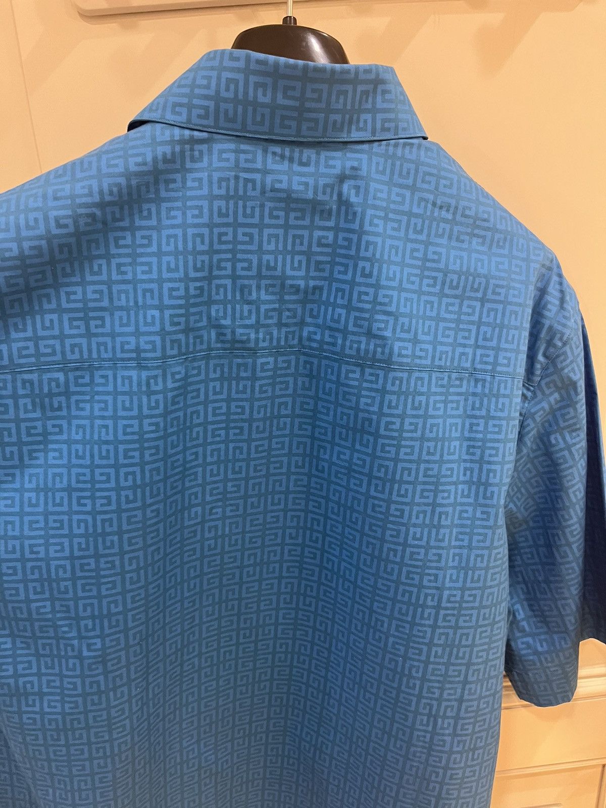 Givenchy 4G monogram print short sleeve shirt Size US M / EU 48-50 / 2 - 19 Thumbnail