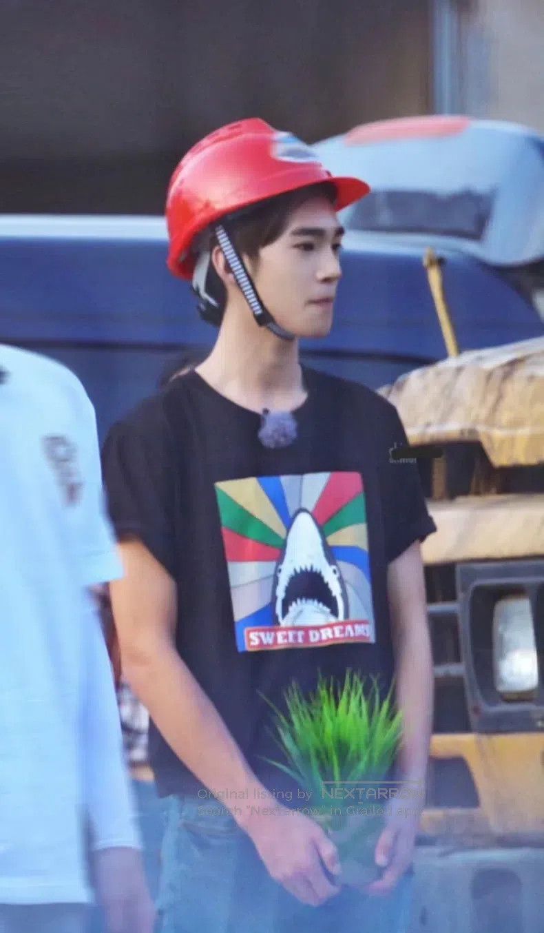 Saint Laurent Paris Saint Laurent Paris Huge Hit Shark Short Sleeve T-Shirt Size US XS / EU 42 / 0 - 8 Thumbnail
