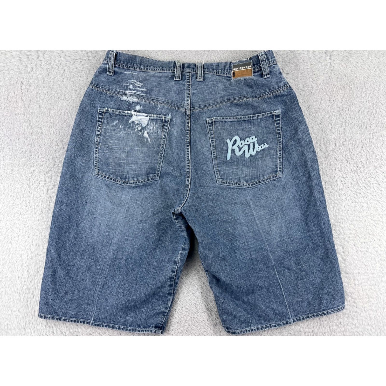 Rocawear VINTAGE Rocawear Shorts Womens 38W Blue Denim Distressed Embroidered Ramie Blend Jeans Short Size 26" / US 2 / IT 38 - 2 Thumbnail