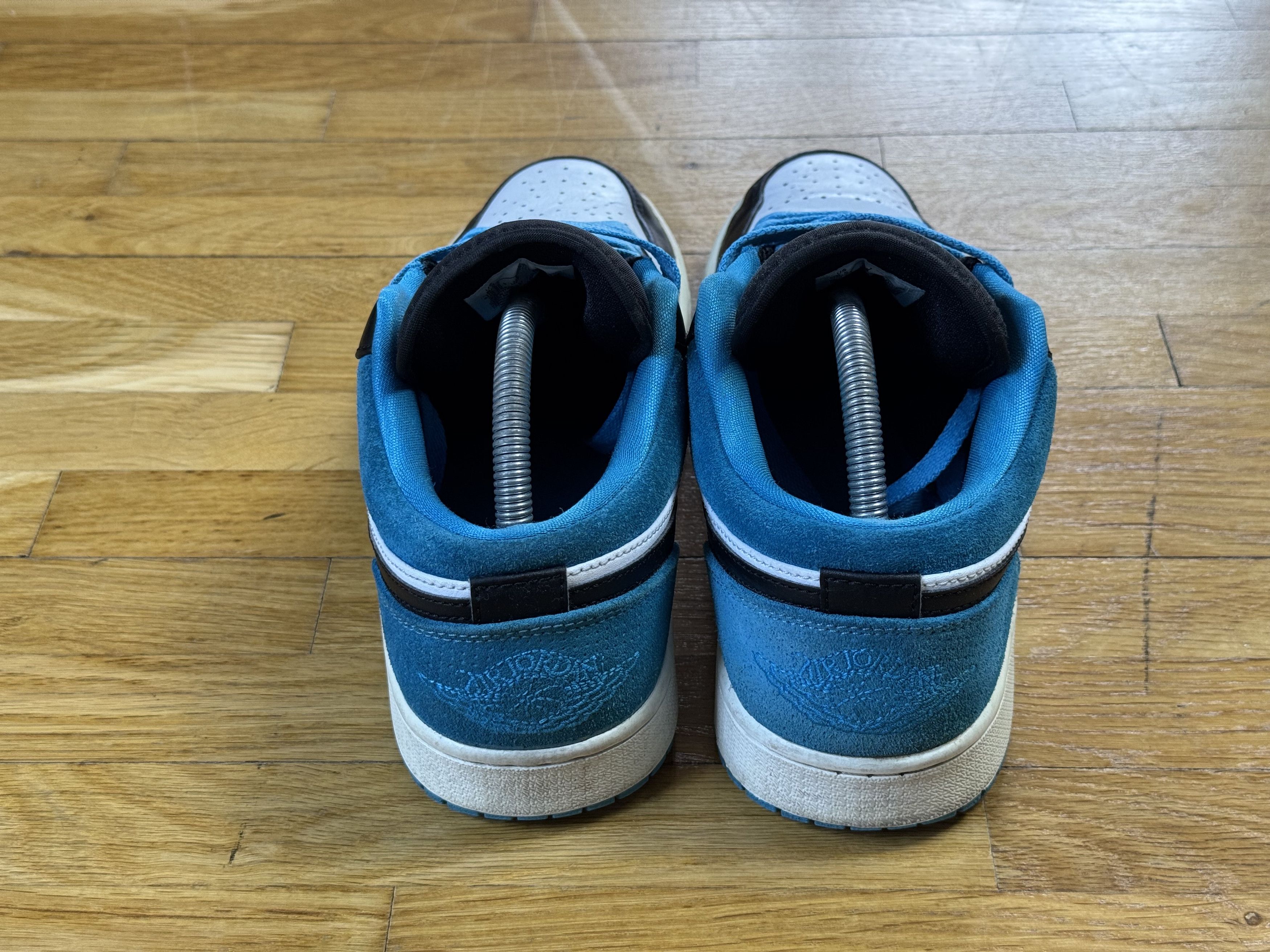 Nike Shoe NIKE AIR JORDAN 1 Low SE Size US 8.5 / EU 41-42 - 4 Thumbnail