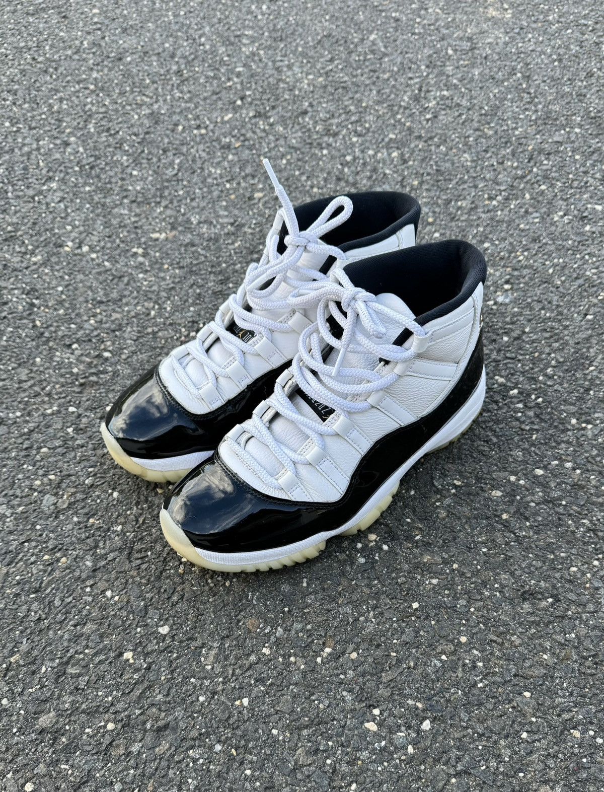 Jordan Brand × Nike Jordan Retro 11 Size US 9.5 / EU 42-43 - 2 Thumbnail