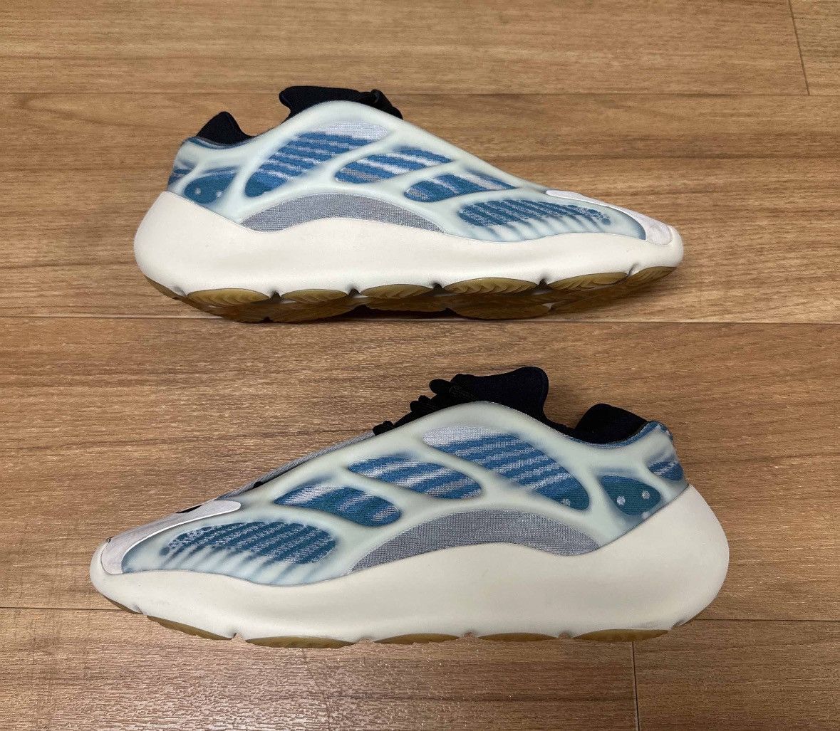 Adidas adidas Yeezy 700 V3 Kyanite Size US 12 / EU 45 - 3 Thumbnail