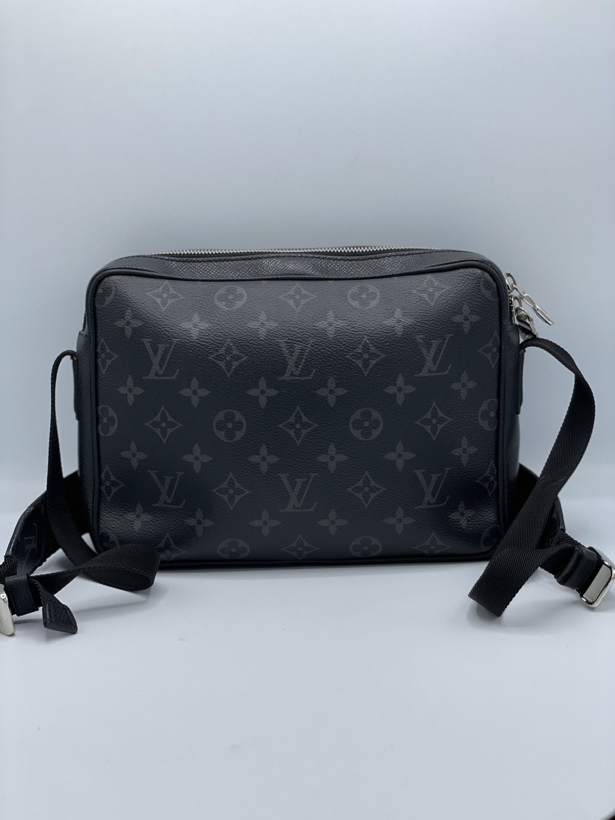 Louis Vuitton Taiga Monogram Eclipse Outdoor Messenger Black Size ONE SIZE - 18 Thumbnail