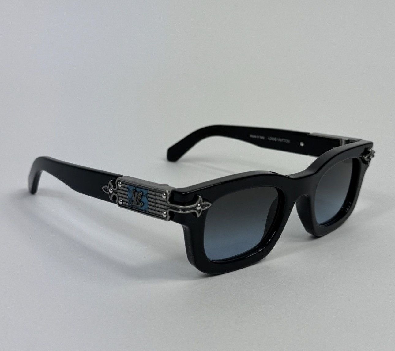 Louis Vuitton PHARRELL WILLIAMS LV WESTERN TURQUOISE ARABESQUE SUNGLASSES Size ONE SIZE - 1 Thumbnail