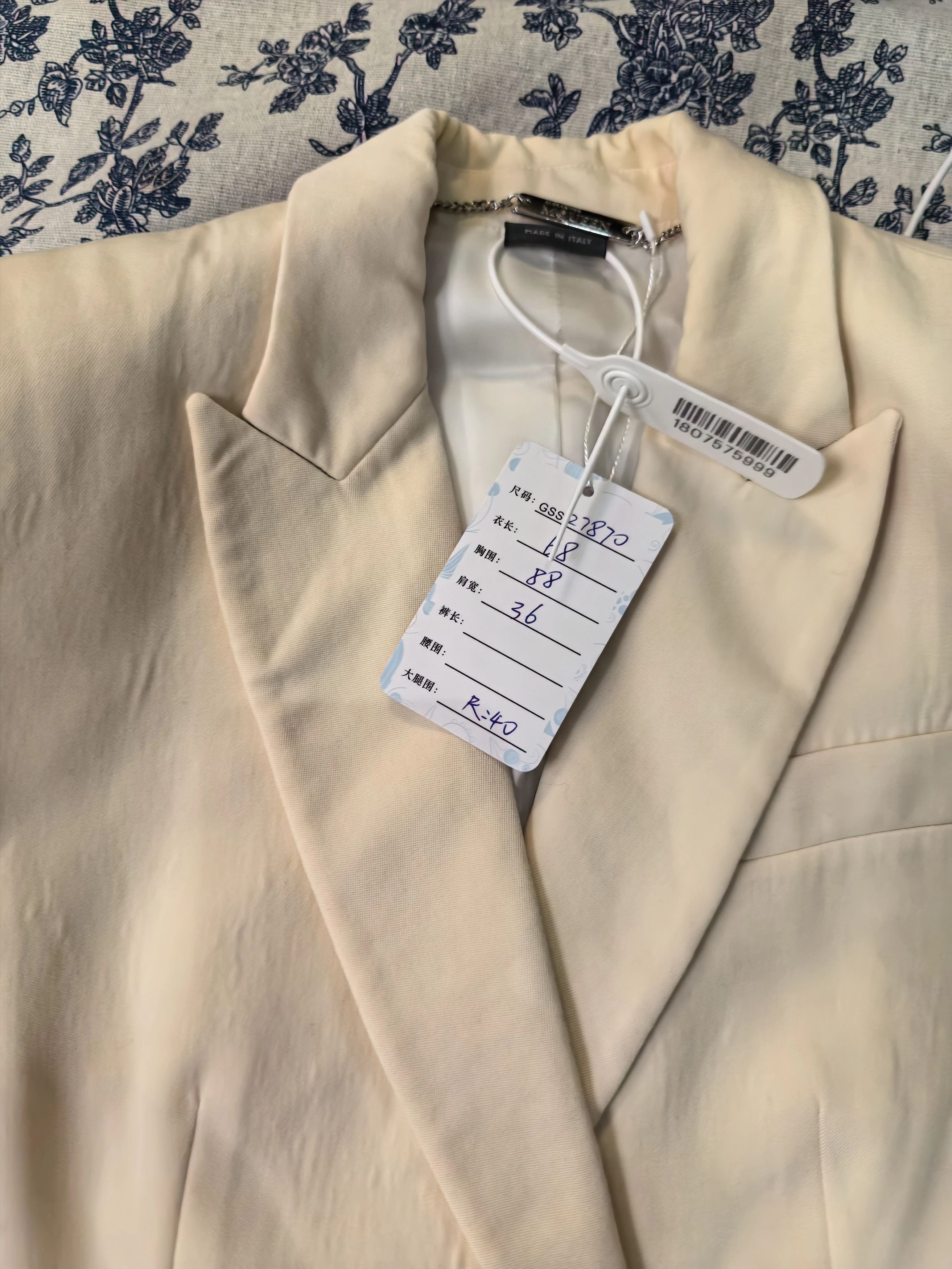 Alexander McQueen Alexander McQueen Skirted Blazer Sz40 worn (flaws) Size S / US 4 / IT 40 - 4 Thumbnail