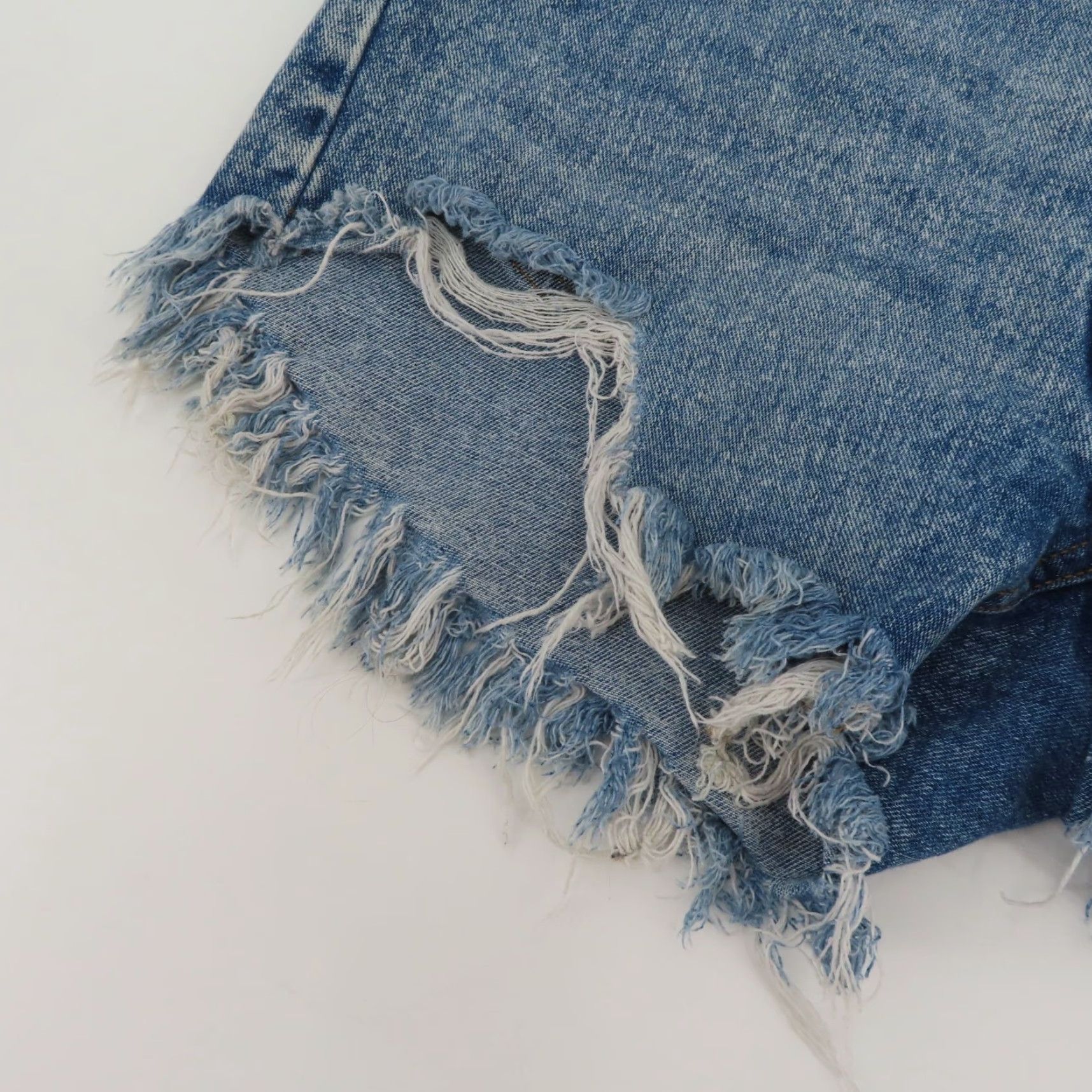 Vintage Wild Fable Women Highest Rise Shorts Blue Denim Button Cut-Off 2 5-Pocket Design Distressed Size 26" / US 2 / IT 38 - 4 Thumbnail