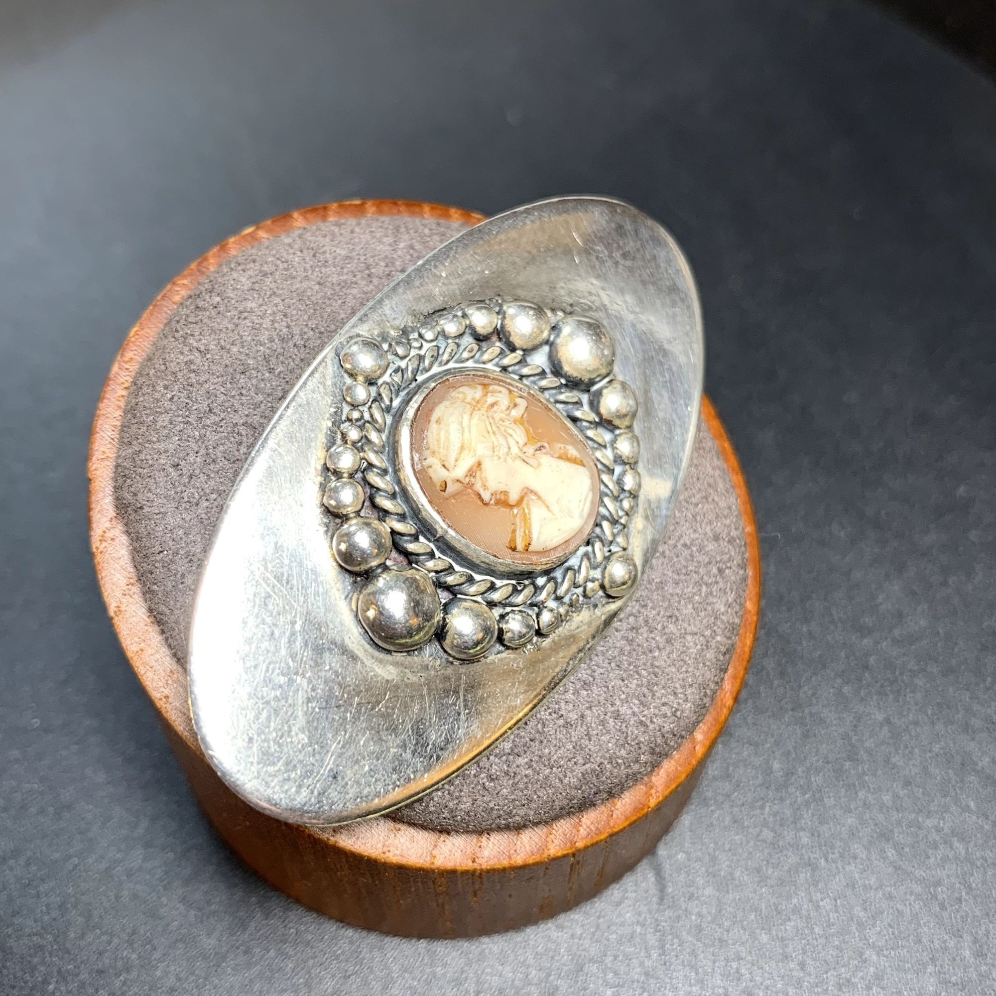 Other VTG Silver Elegant Shell Cameo Pin Brooch 0.3mm Width Size 2 Size ONE SIZE - 3 Thumbnail