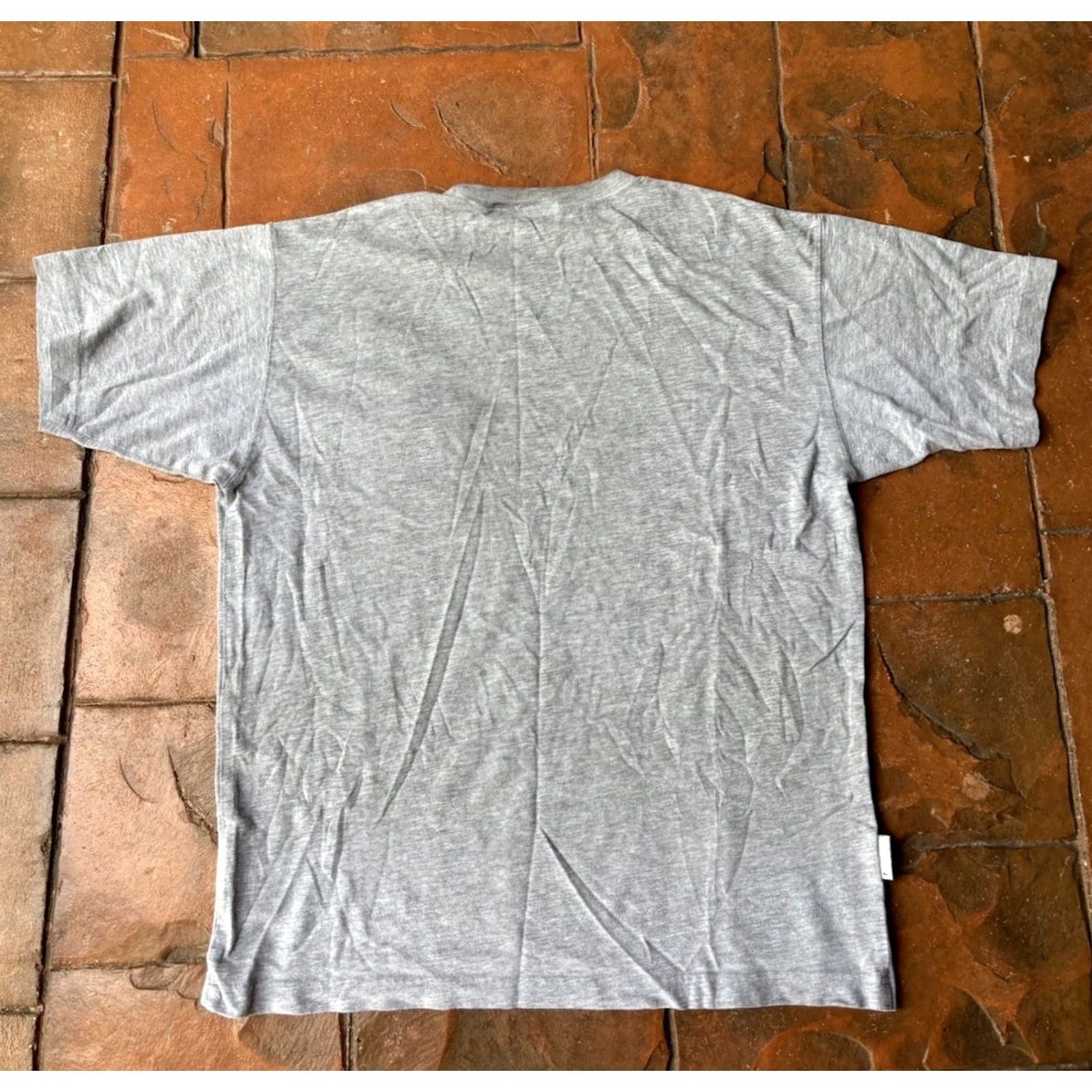 Vintage VINTAGE 90s Taz Mr Fix It Pocket T-Shirt Medium Gray Warner Brothers Studio Store Shirt Mens Size US M / EU 48-50 / 2 - 3 Thumbnail