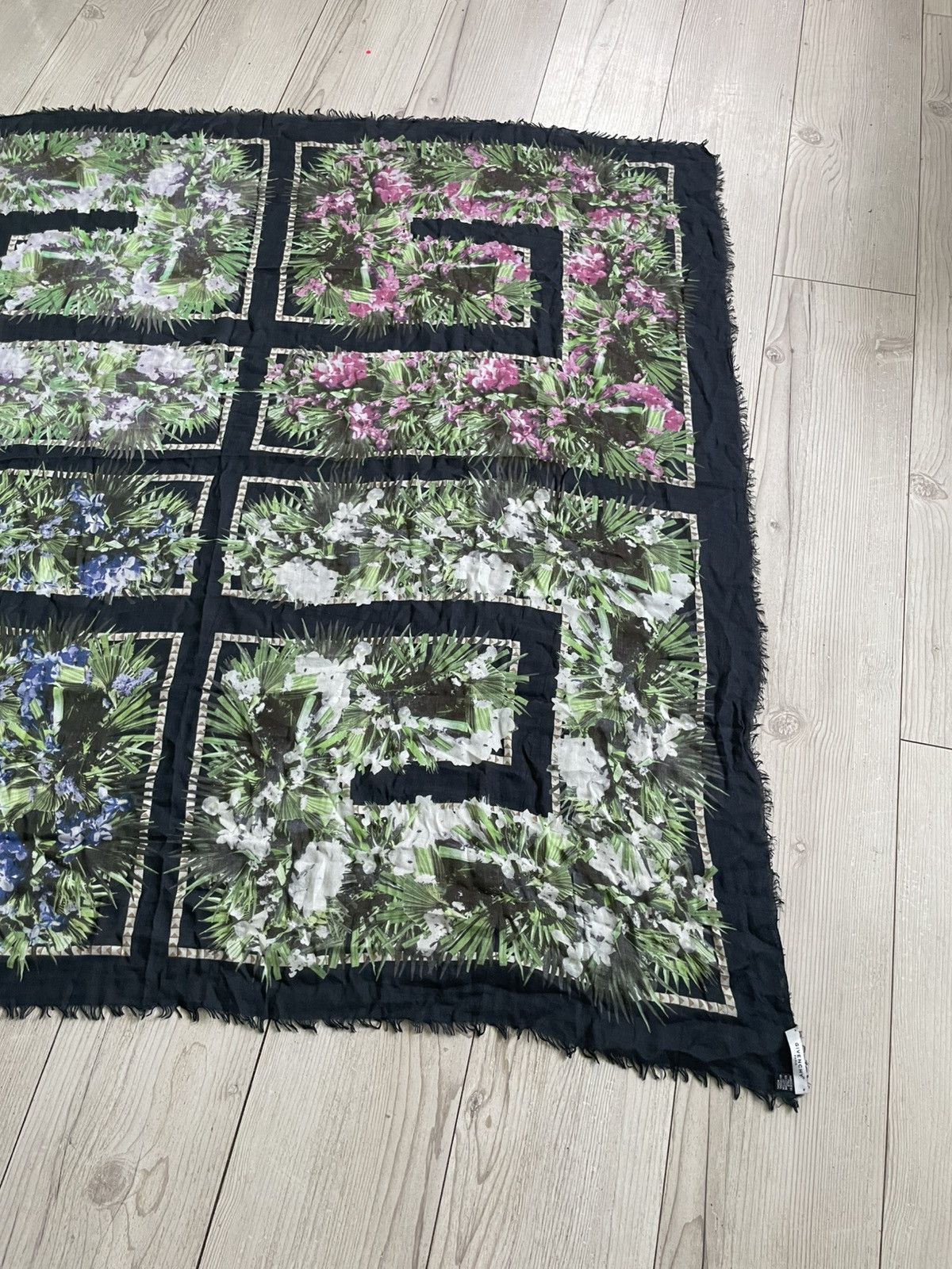 Givenchy Givenchy Paris Floral Scarf by Riccardo Tisci Size ONE SIZE - 3 Thumbnail