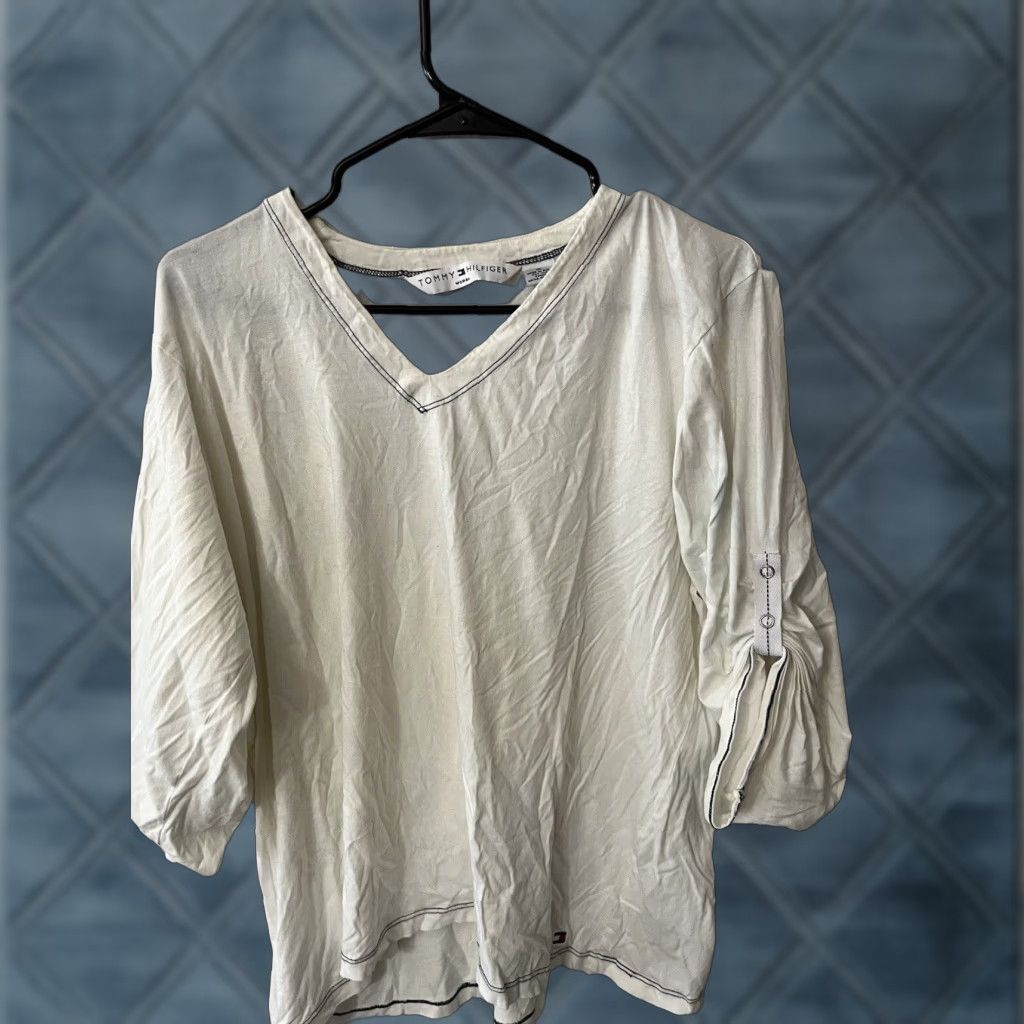 Tommy Hilfiger Vintage Tommy Hilfiger Womens V-Neck Pullover Shirt 3/4 Sleeve White 1X All Seasons Casual Formal Modern Size XL / US 12-14 / IT 48-50 - 1 Thumbnail