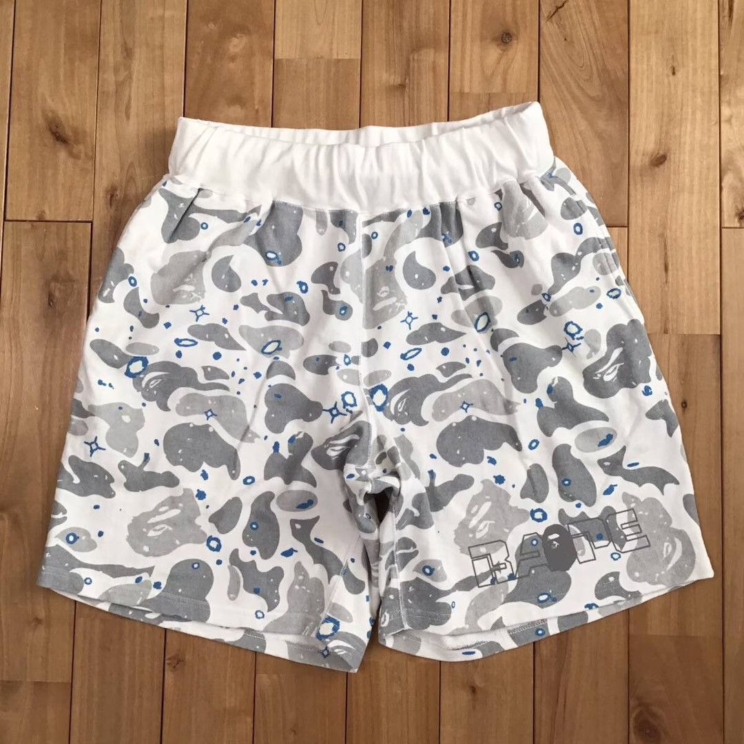 Bape 💫Glow in the dark💫 BAPE Space camo sweat shorts APE ★size M Size US 32 / EU 48 - 2 Thumbnail