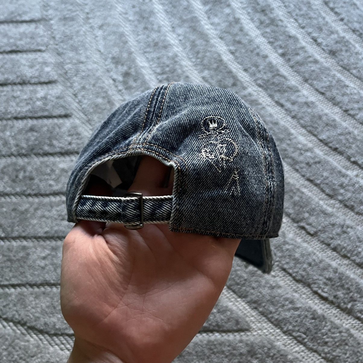 H&M × Jean-Michel Basquiat × Who Decides War Vintage Jean Michel Basquiat x Who Decides War Logo Cap Size ONE SIZE - 5 Thumbnail