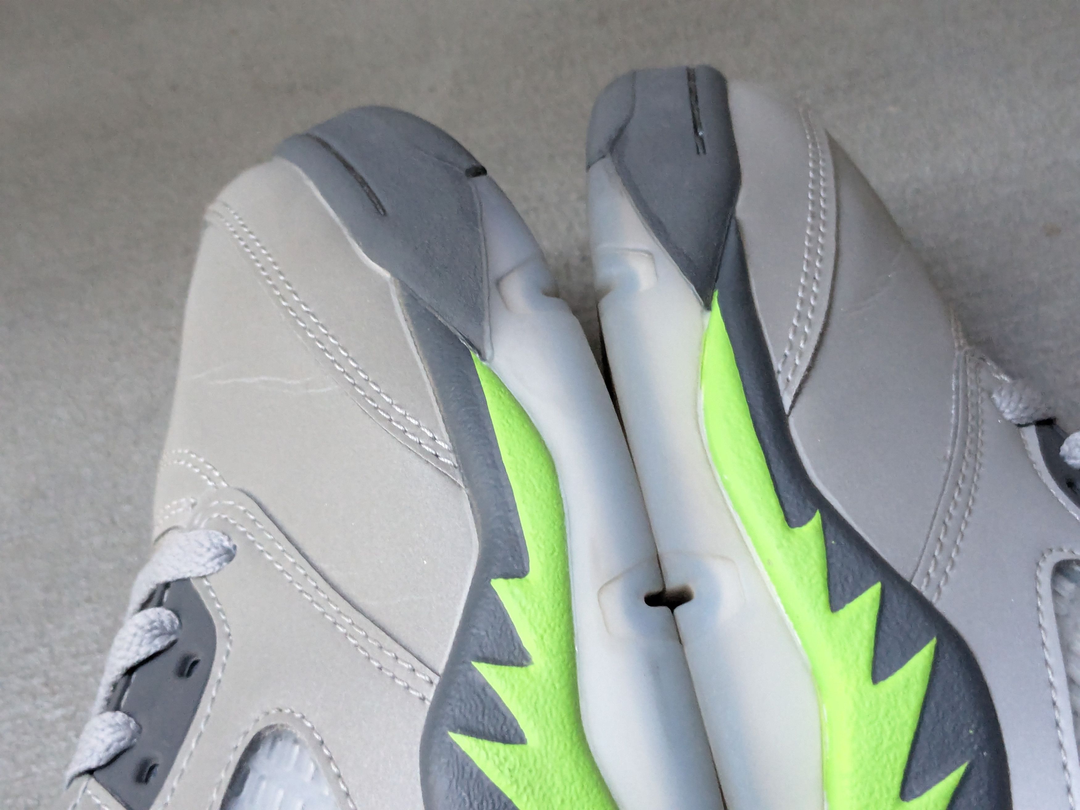 Jordan Brand Nike Air Jordan 5 Retro Green Bean DM9014-003 Metallic Size US 9 / EU 42 - 8 Thumbnail